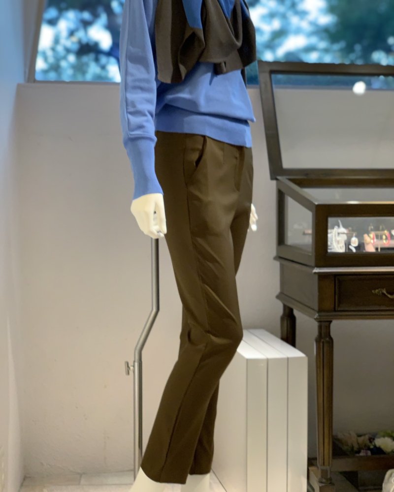 フロントダーツ細ストレッチパンツ(限定色:ブラウン)
