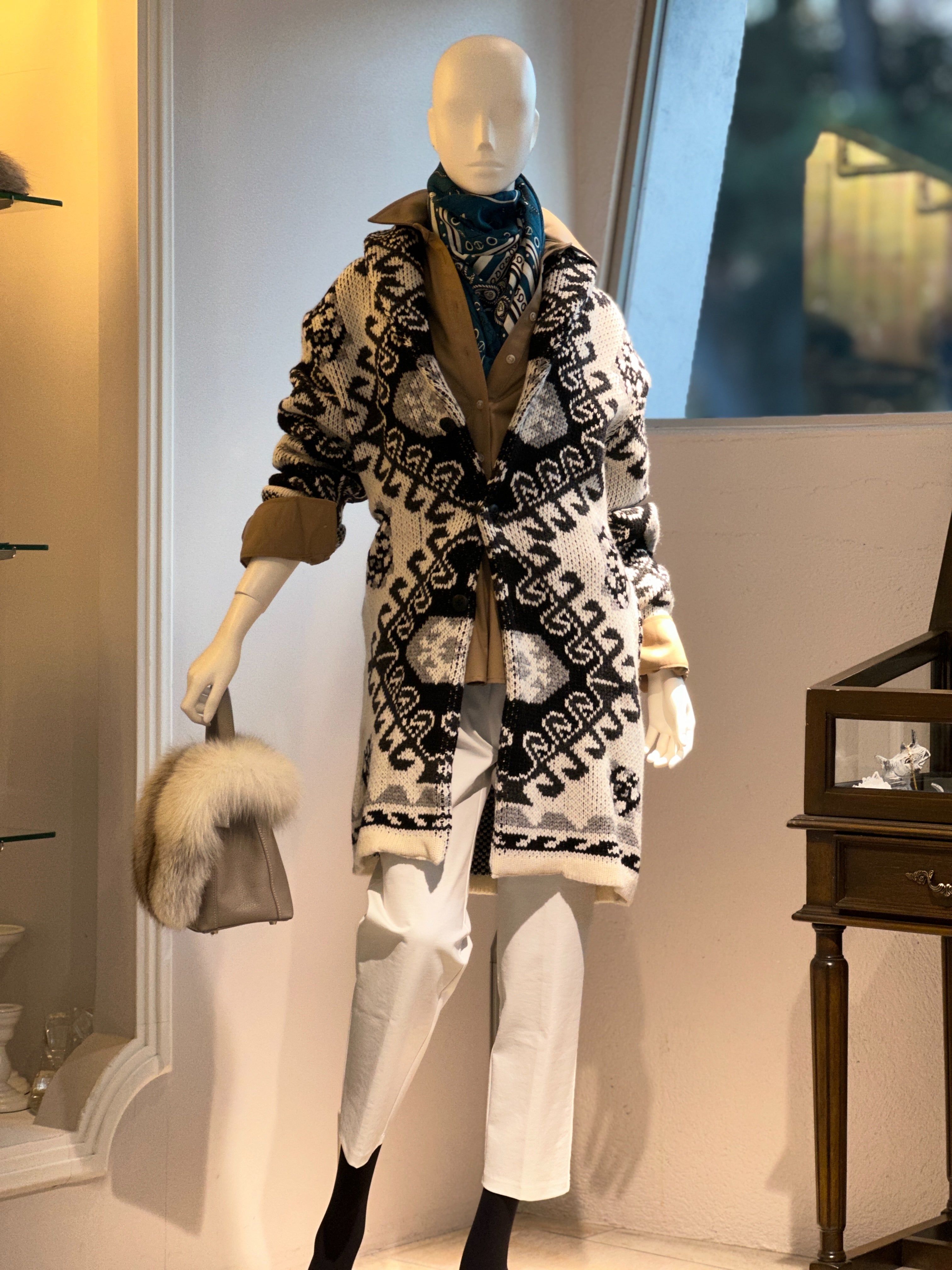 【コーデセット】カシミアシルクストール×オルテガコート×カーゴクロップドパンツ×プレーンシャツ