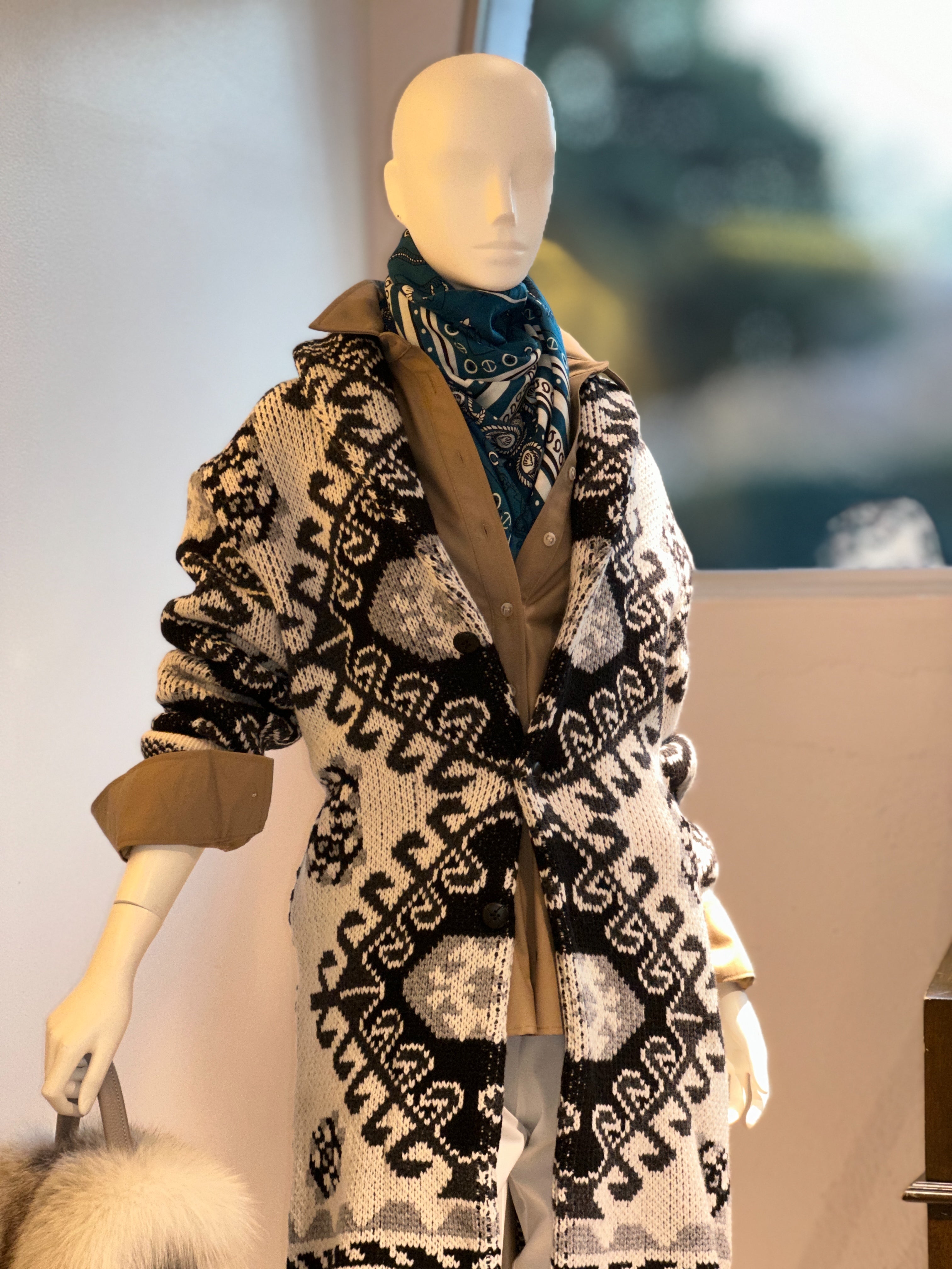 【コーデセット】カシミアシルクストール×オルテガコート×カーゴクロップドパンツ×プレーンシャツ