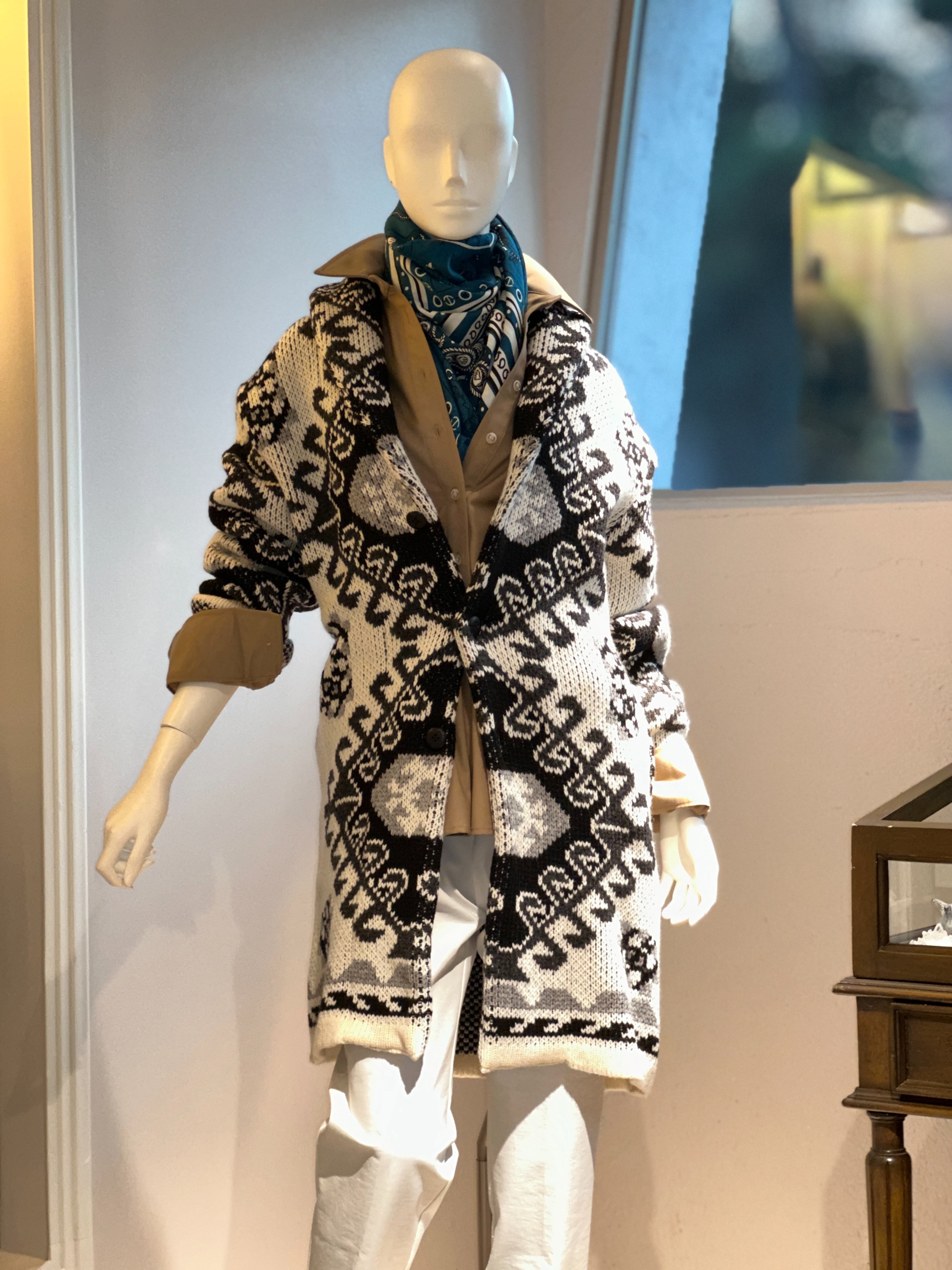 【コーデセット】カシミアシルクストール×オルテガコート×カーゴクロップドパンツ×プレーンシャツ