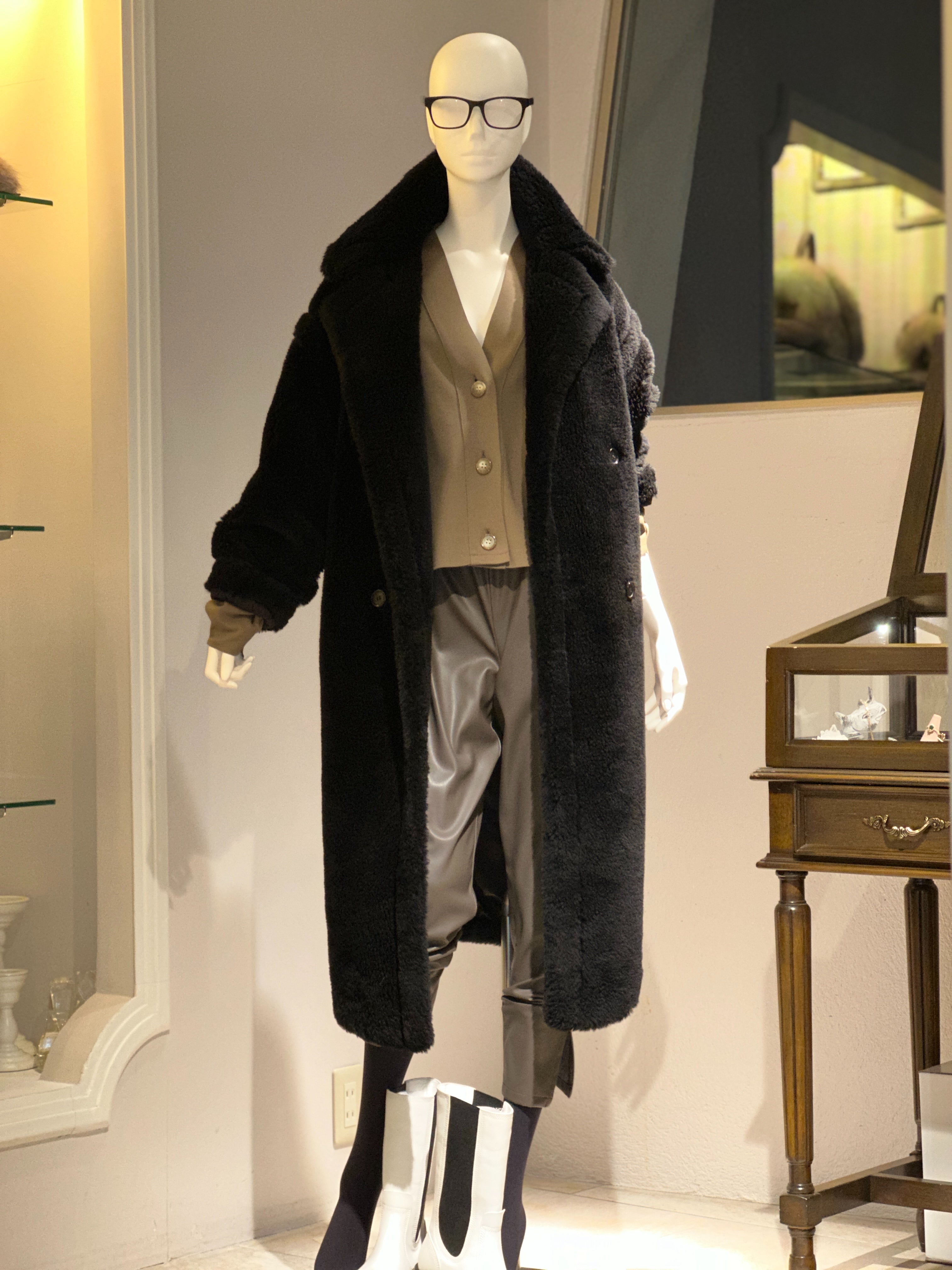 【コーデセット】ウールボアコート×カシミアシルクストール×ショートカーディガン×フェイクレザースリットジョガーパンツ