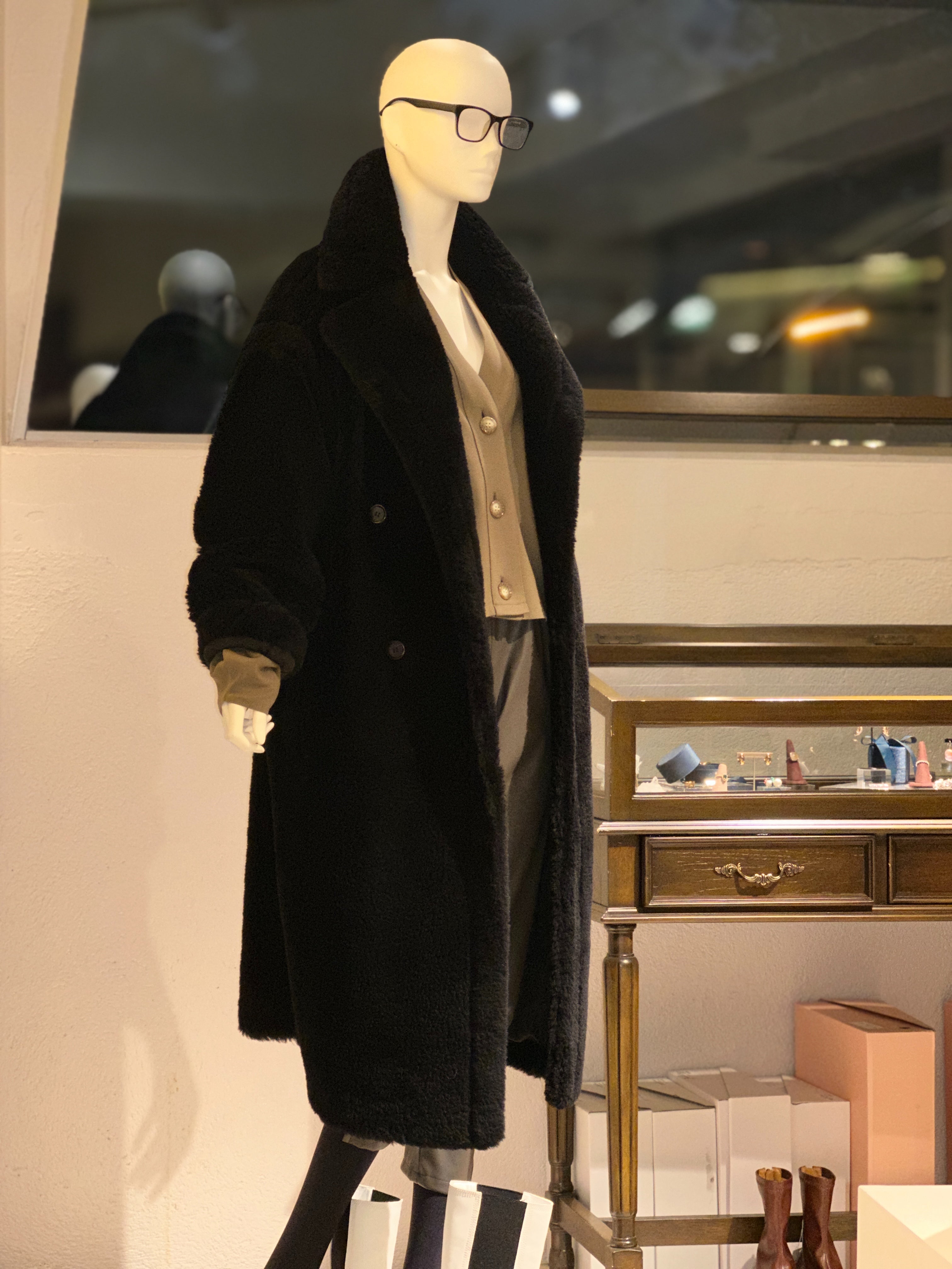 【コーデセット】ウールボアコート×カシミアシルクストール×ショートカーディガン×フェイクレザースリットジョガーパンツ