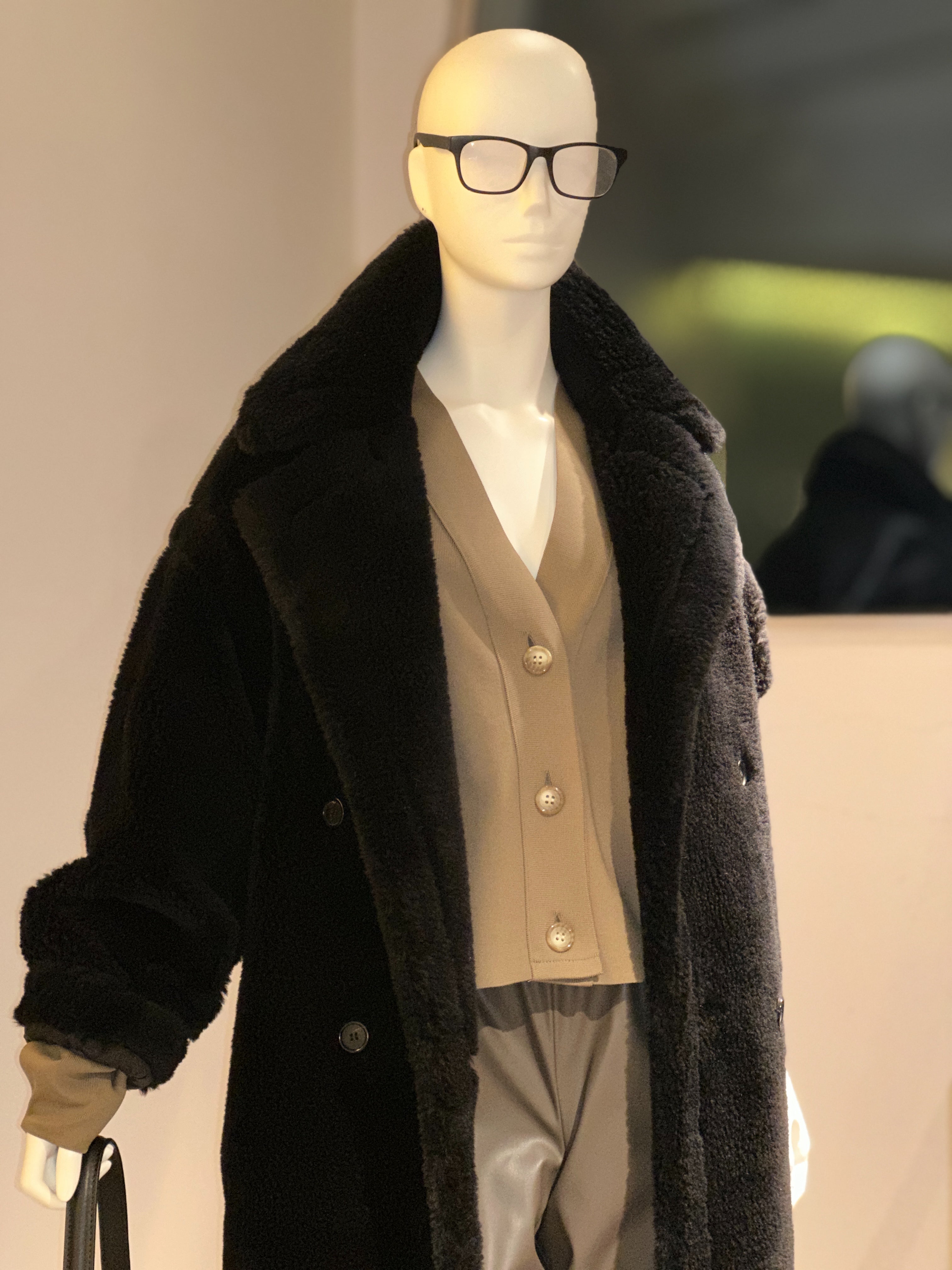 【コーデセット】ウールボアコート×カシミアシルクストール×ショートカーディガン×フェイクレザースリットジョガーパンツ