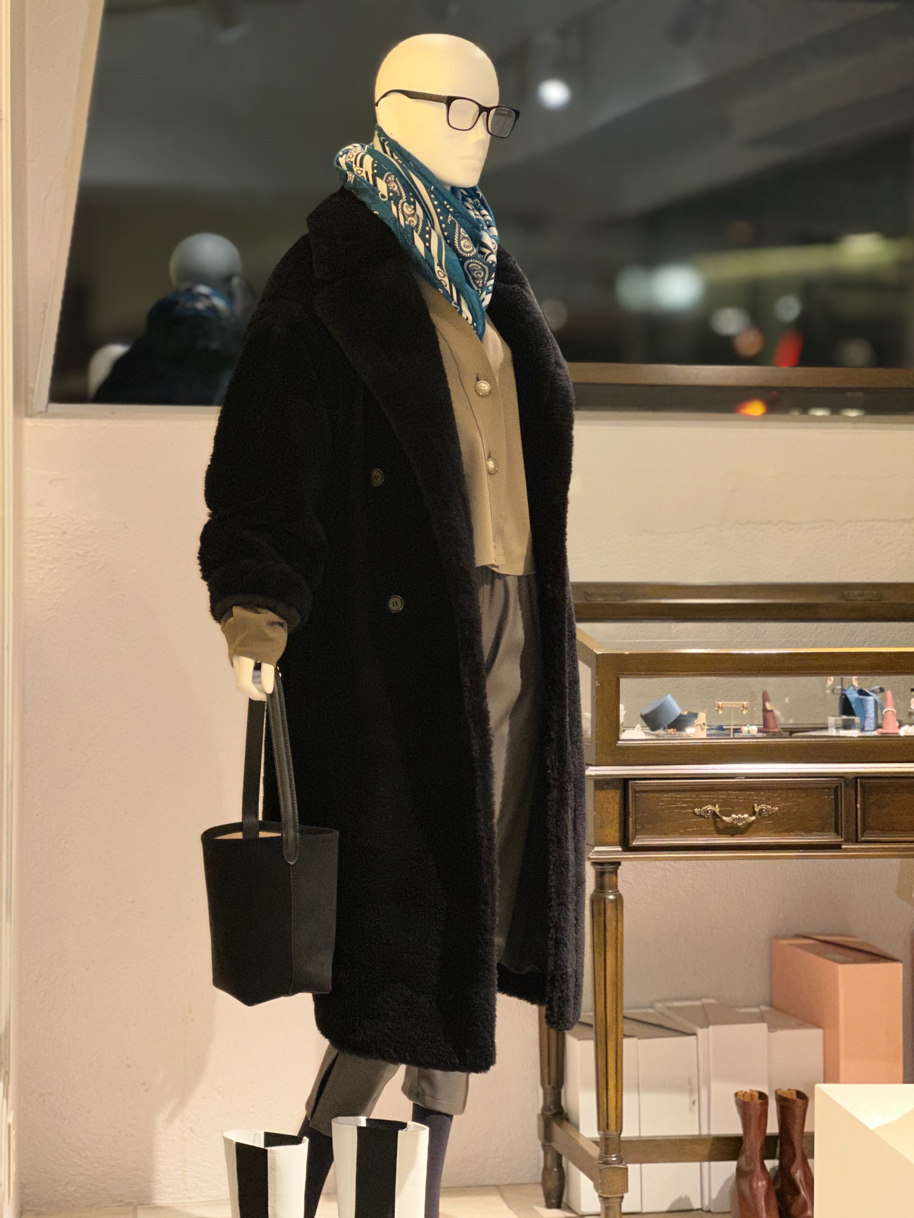【コーデセット】ウールボアコート×カシミアシルクストール×ショートカーディガン×フェイクレザースリットジョガーパンツ