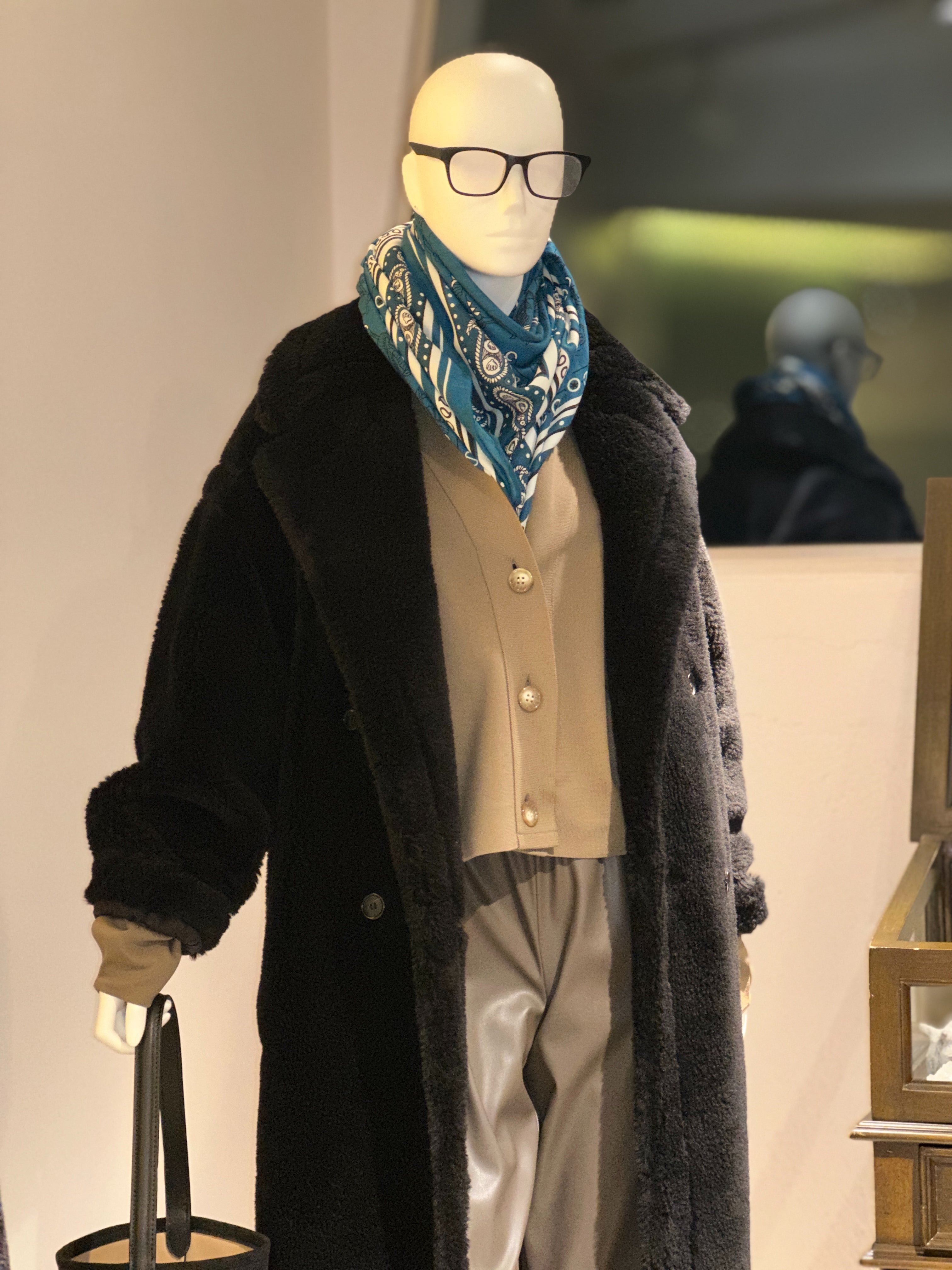 【コーデセット】ウールボアコート×カシミアシルクストール×ショートカーディガン×フェイクレザースリットジョガーパンツ