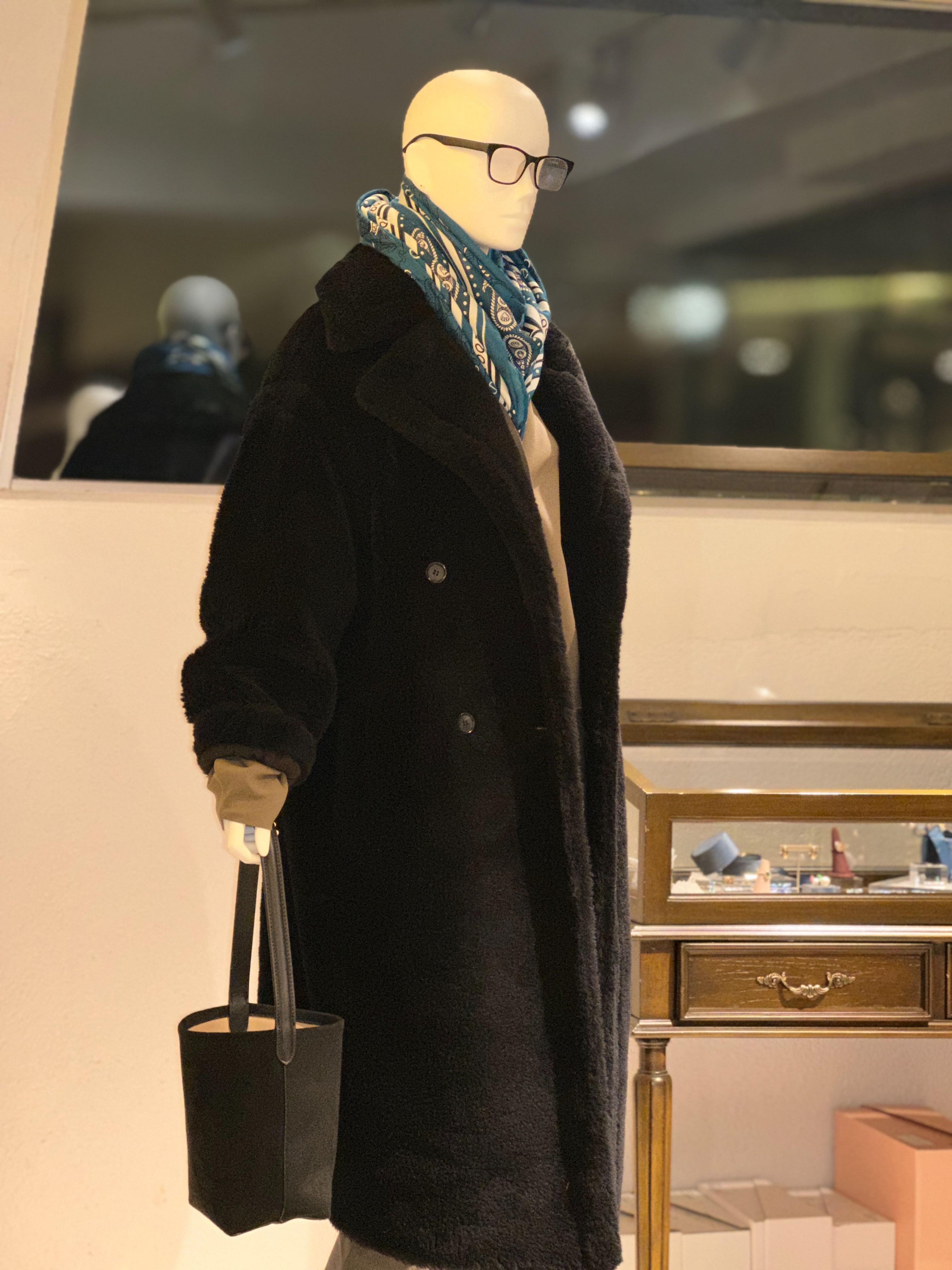 【コーデセット】ウールボアコート×カシミアシルクストール×ショートカーディガン×フェイクレザースリットジョガーパンツ