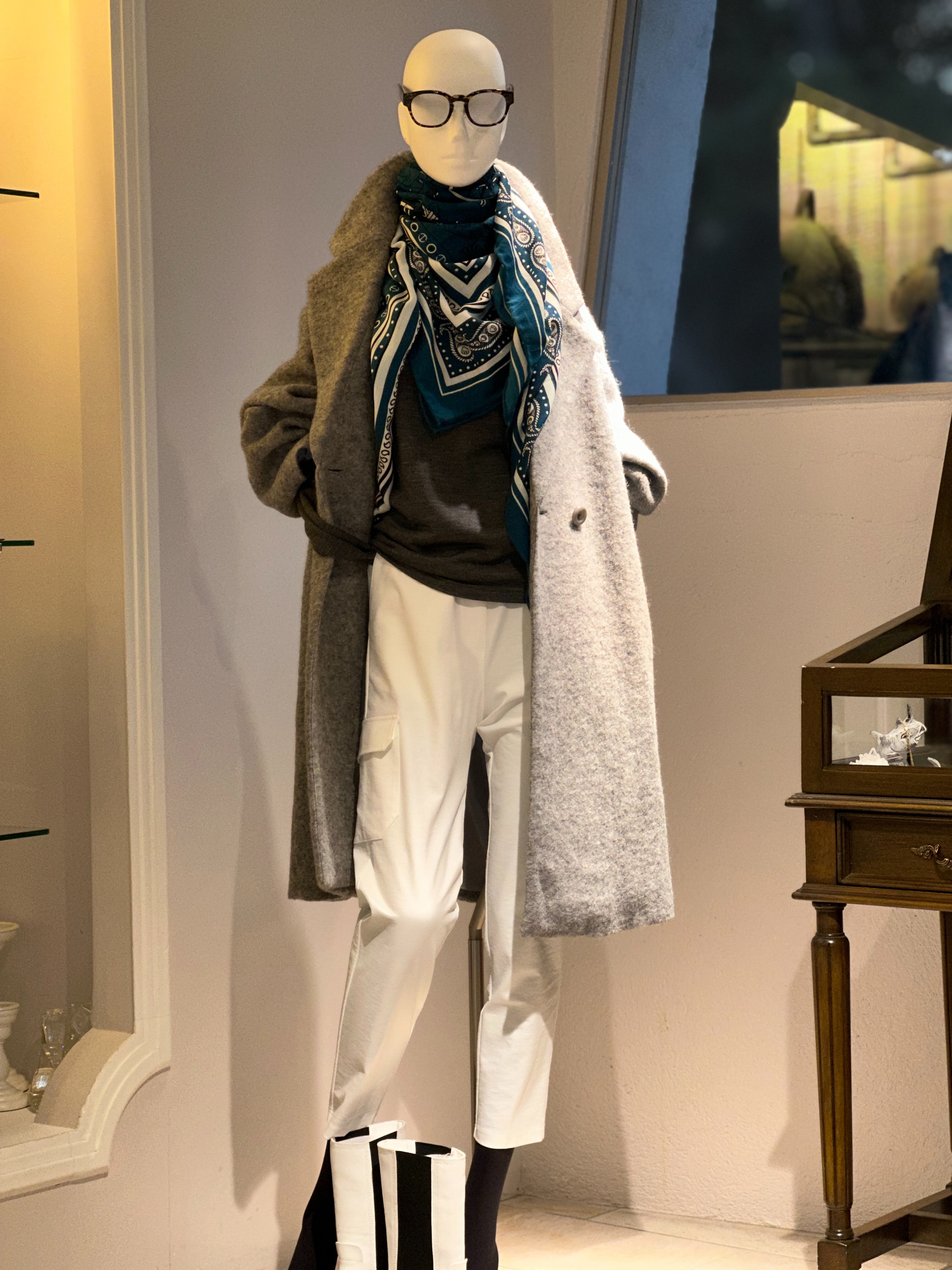 【コーデセット】圧縮ウールミドルコート×カシミアシルクストール×ニットカットクルーネック×カーゴクロップドパンツ