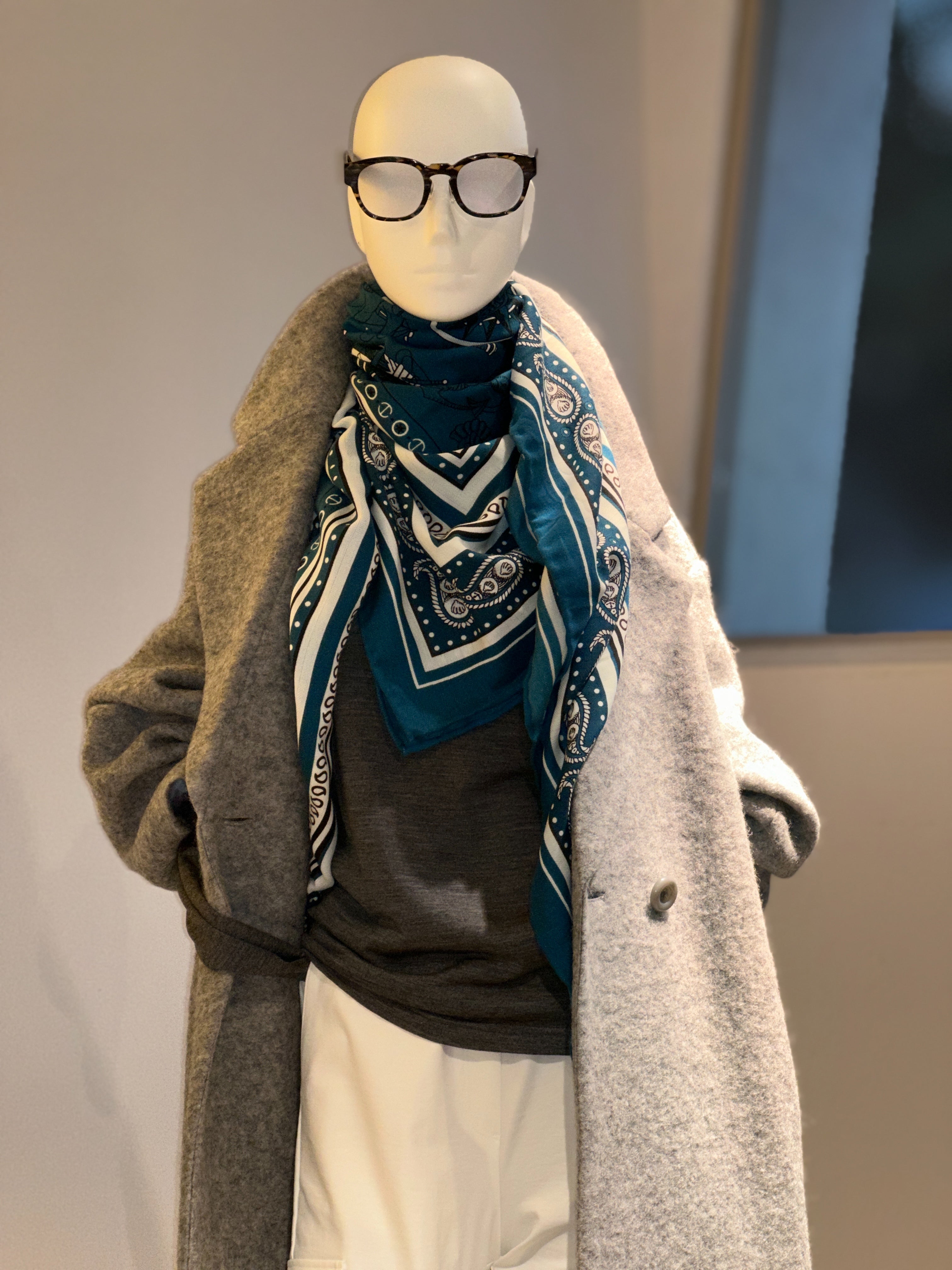 【コーデセット】圧縮ウールミドルコート×カシミアシルクストール×ニットカットクルーネック×カーゴクロップドパンツ