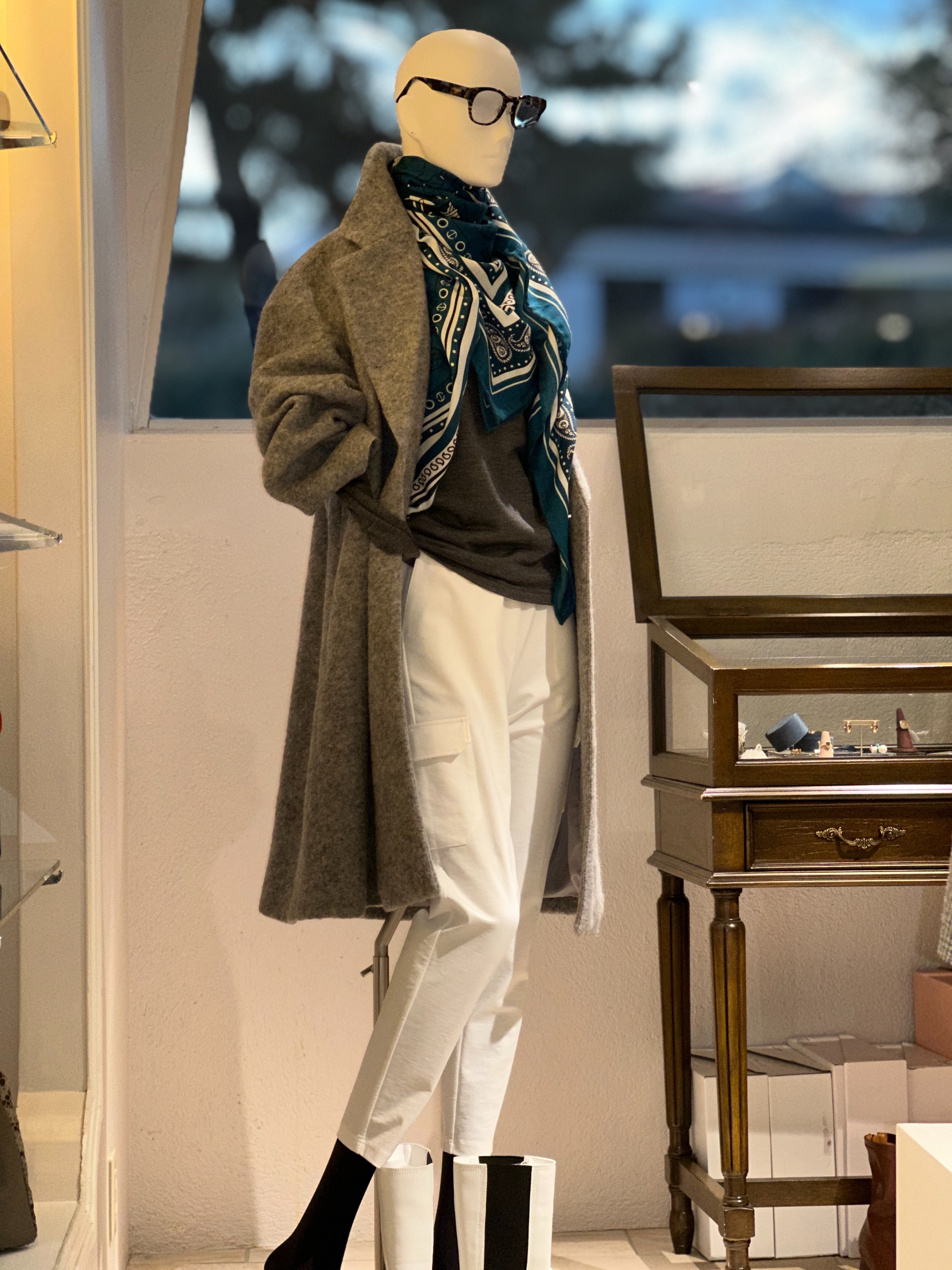 【コーデセット】圧縮ウールミドルコート×カシミアシルクストール×ニットカットクルーネック×カーゴクロップドパンツ