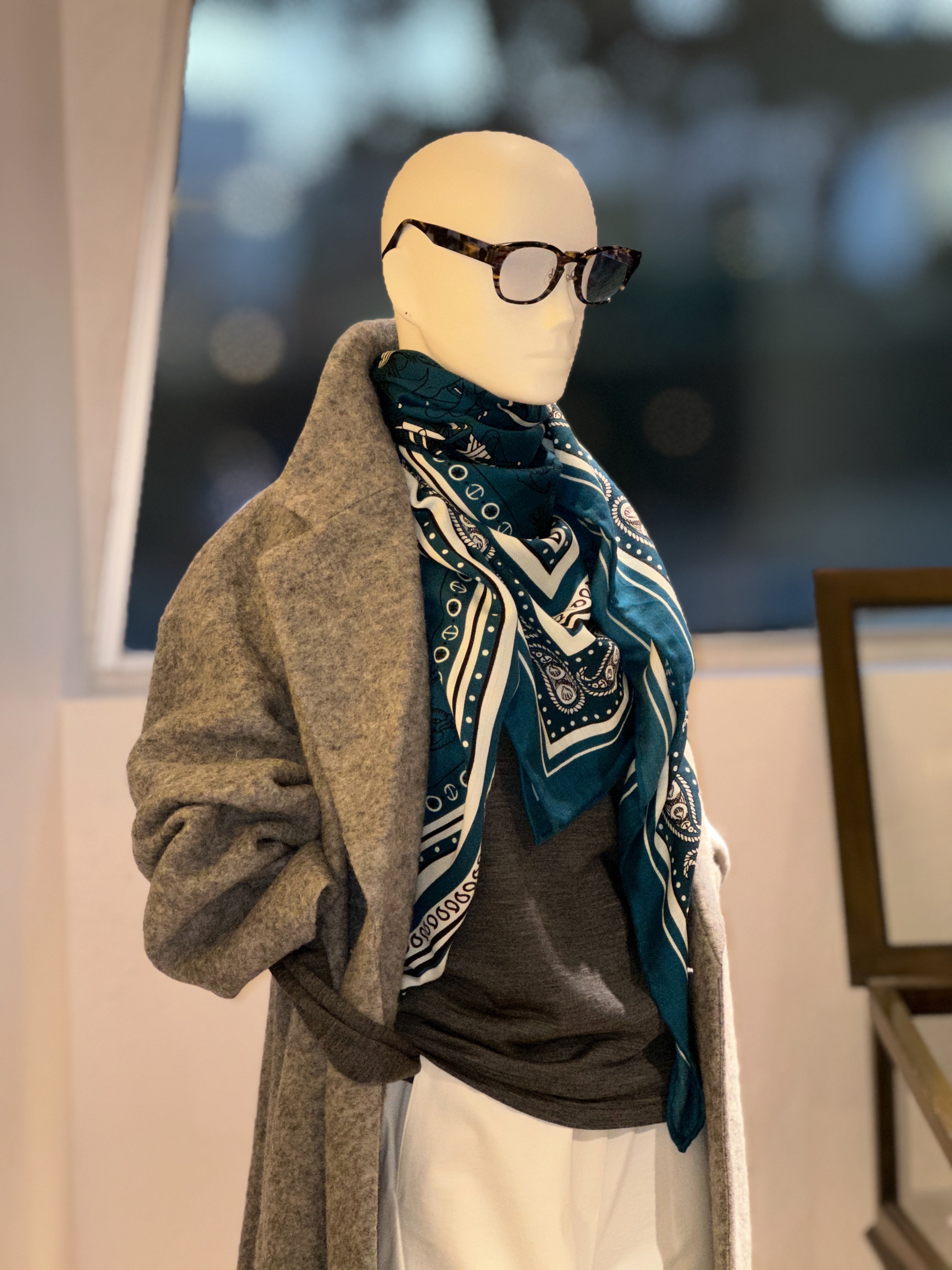 【コーデセット】圧縮ウールミドルコート×カシミアシルクストール×ニットカットクルーネック×カーゴクロップドパンツ