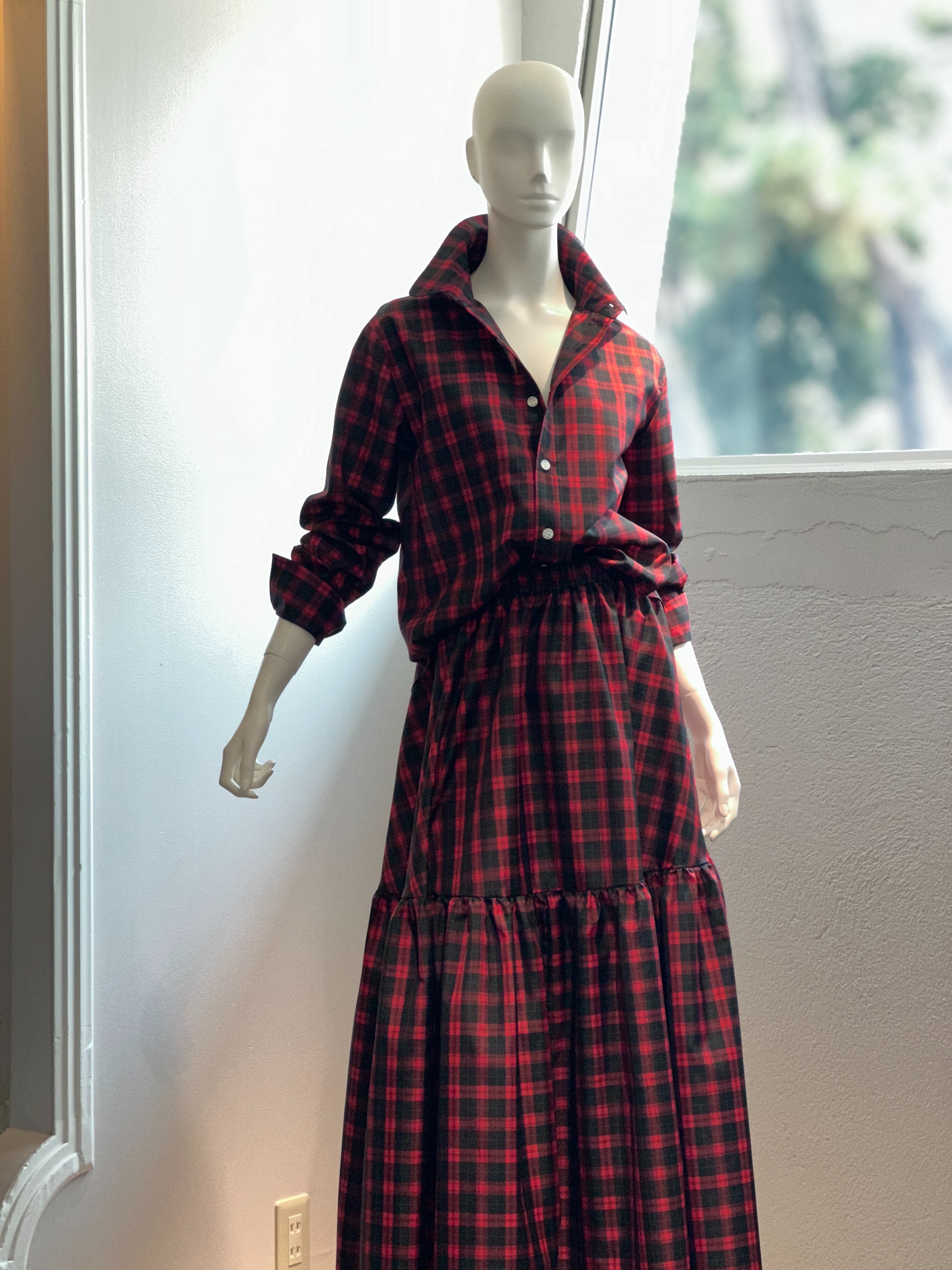 【コーデセット】ラウンドカラーシャツ(レッド×ブラック)×チェックティアードスカート(レッド×ブラック)