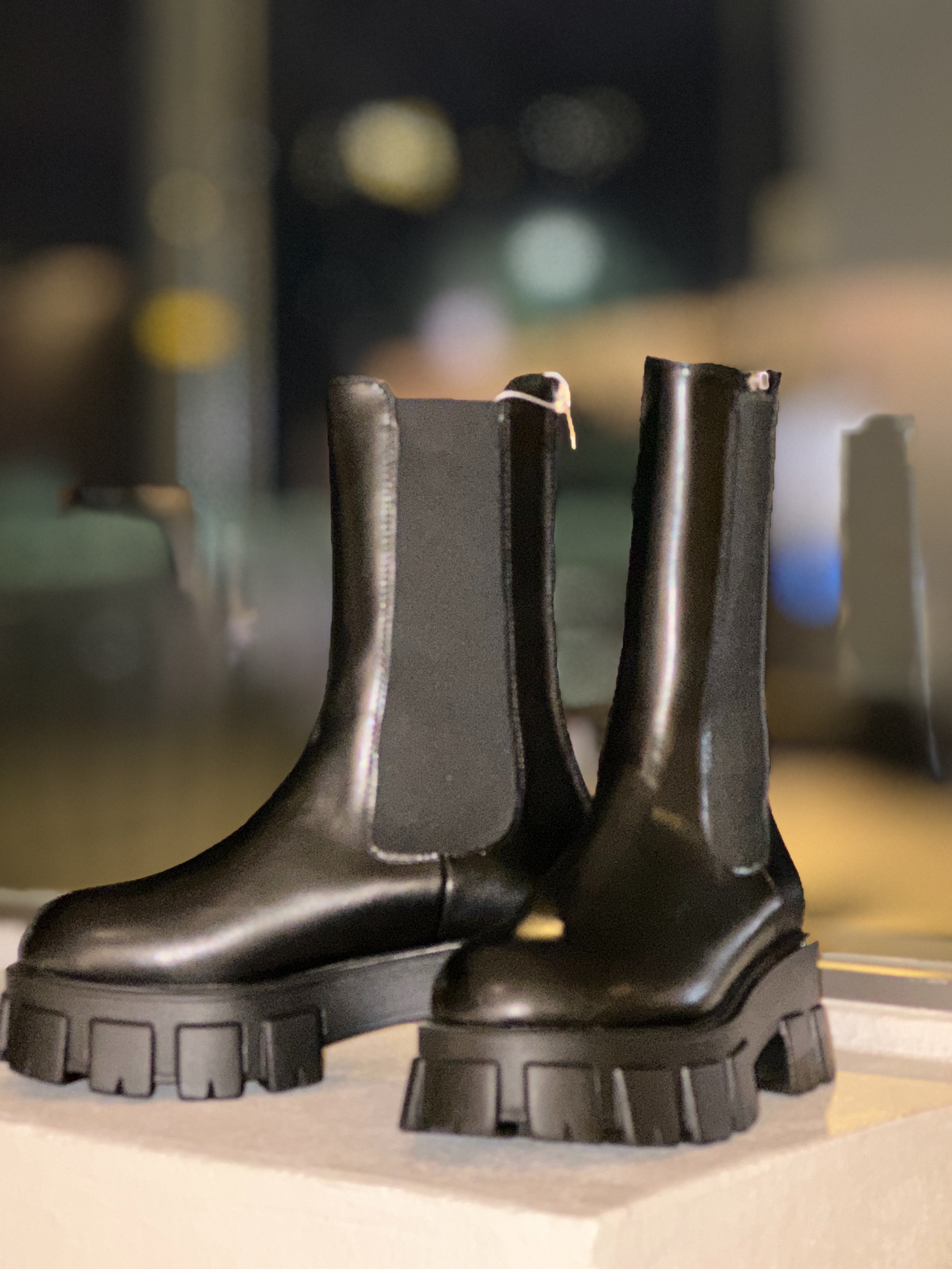 サイドゴアレザーブーツ(ブラック)