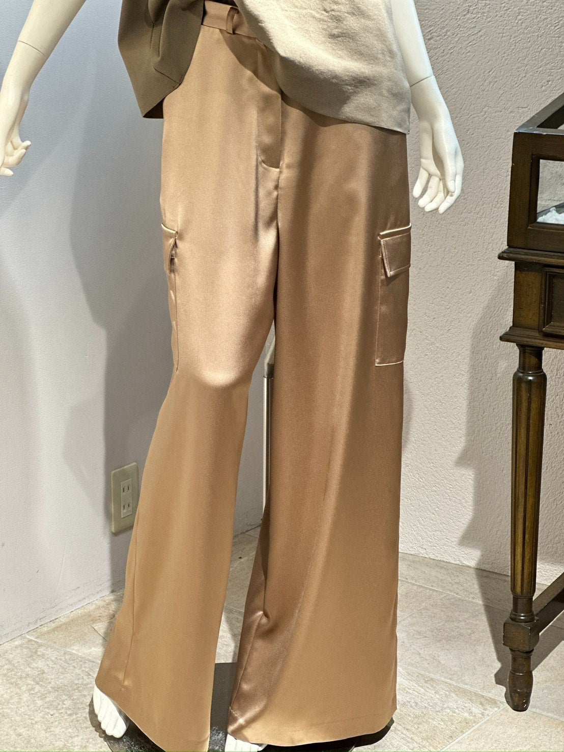 サテンワイドカーゴパンツ(ゴールド)