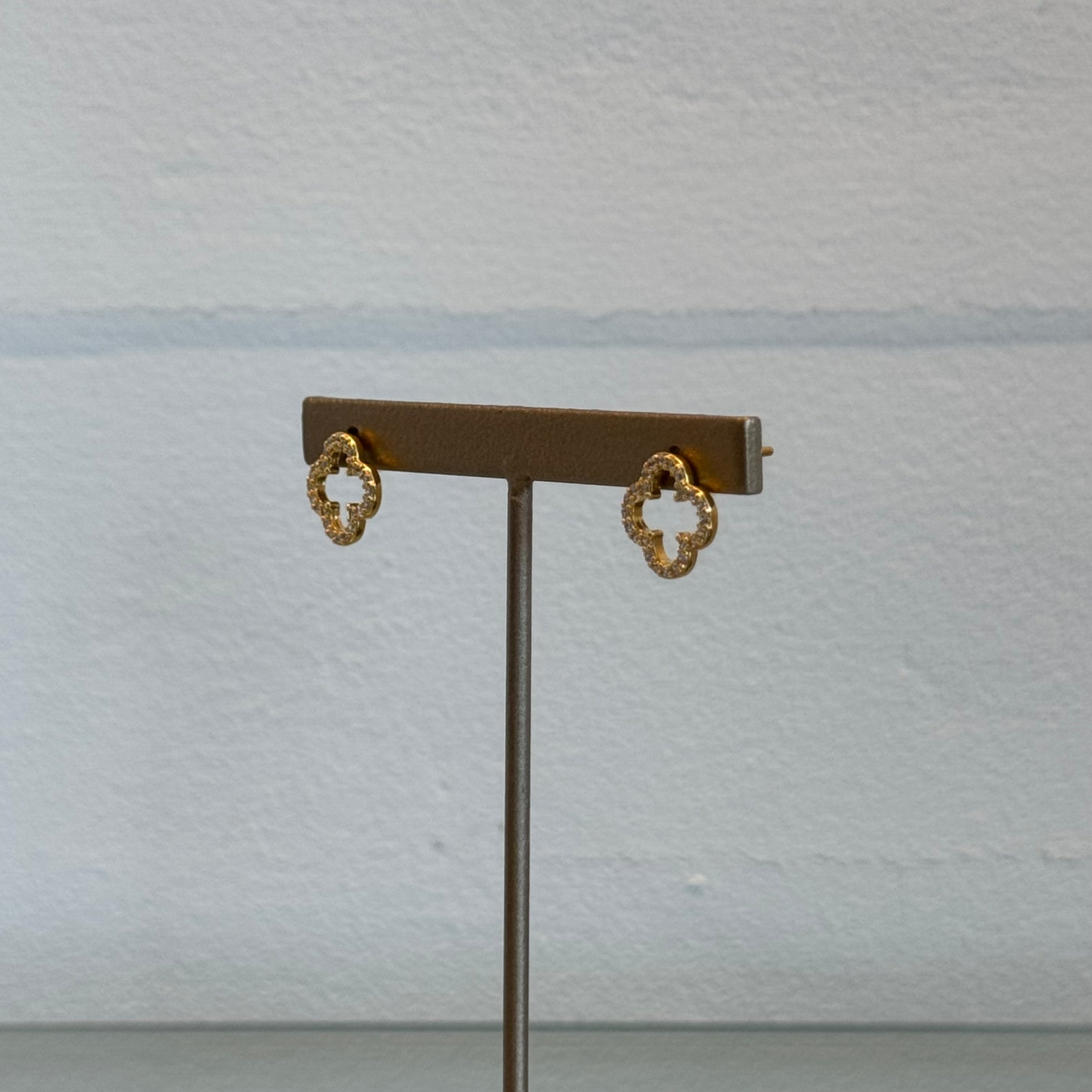 クローバーピアス(ゴールド)