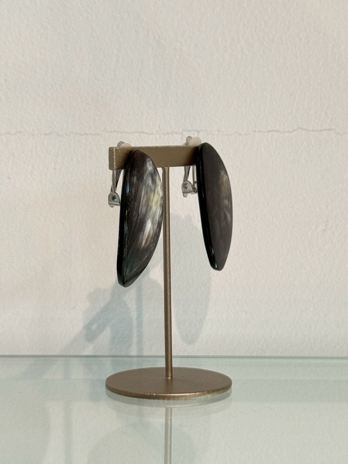 水牛イヤリング(オーバル)