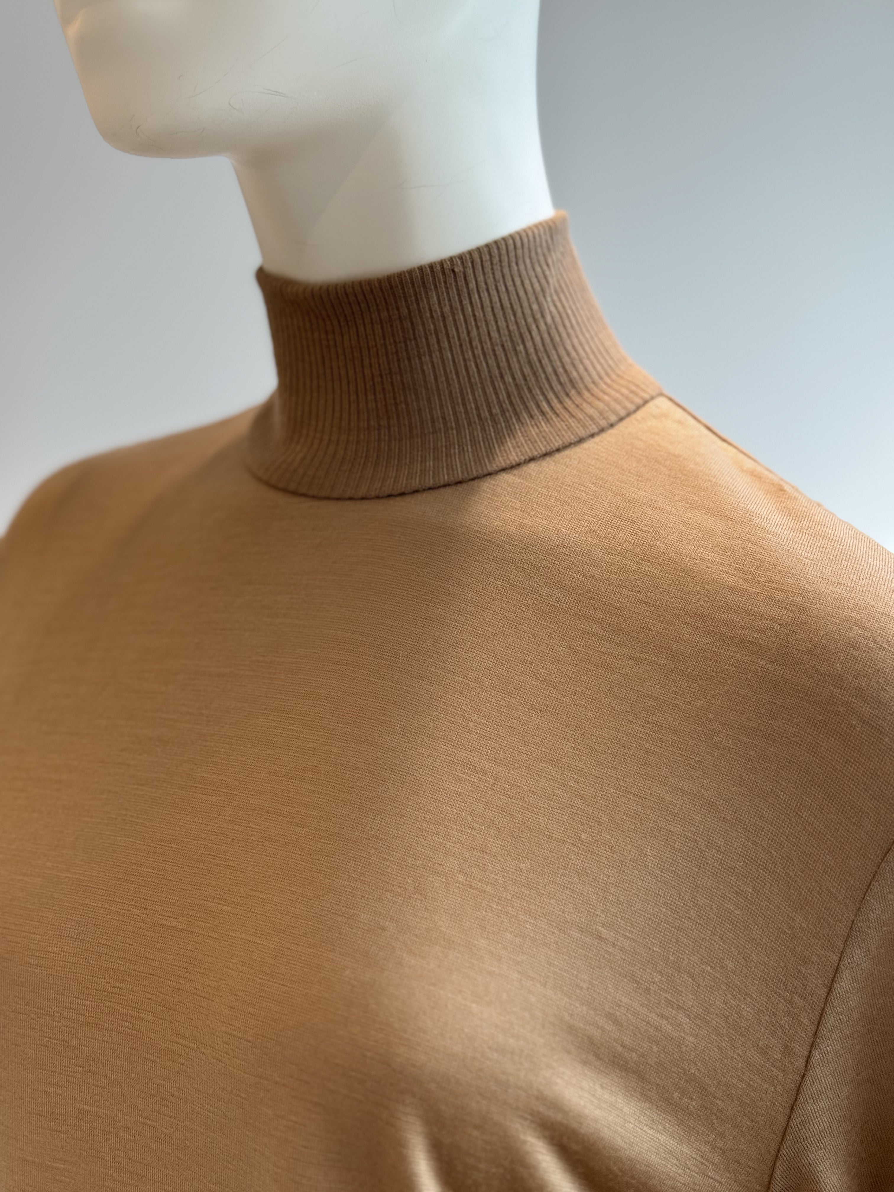 ニットカットリヴハイネック(キャメル)