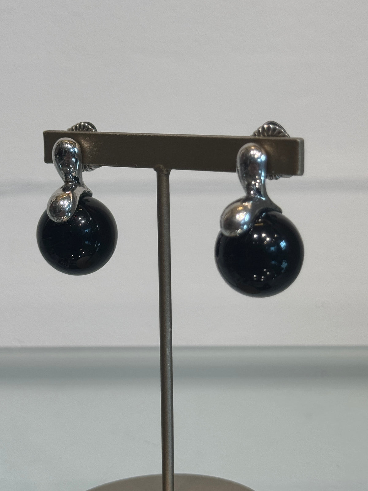 ブラックオーブピアス(オニキス)