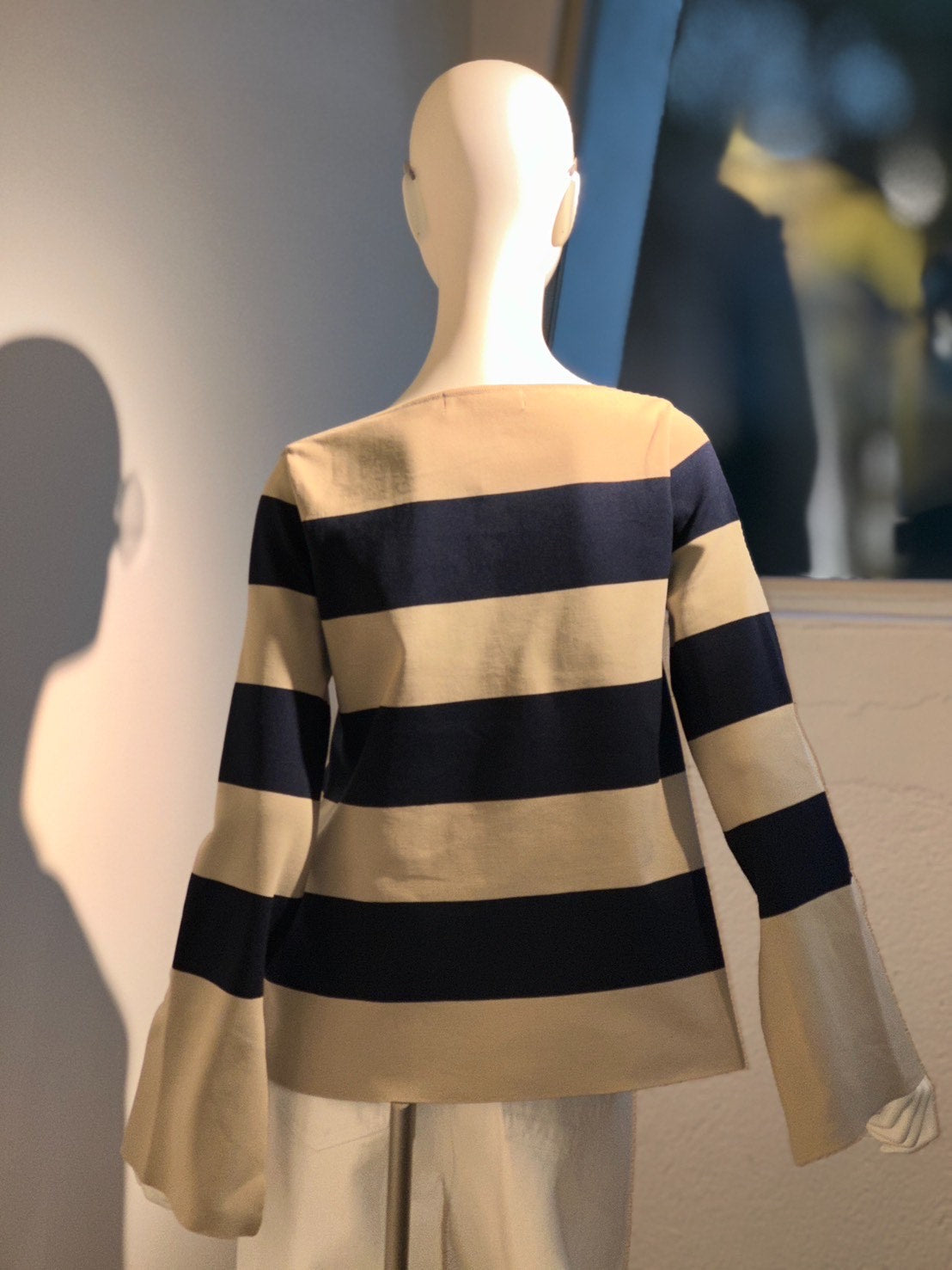 フィットテックボートネックニット