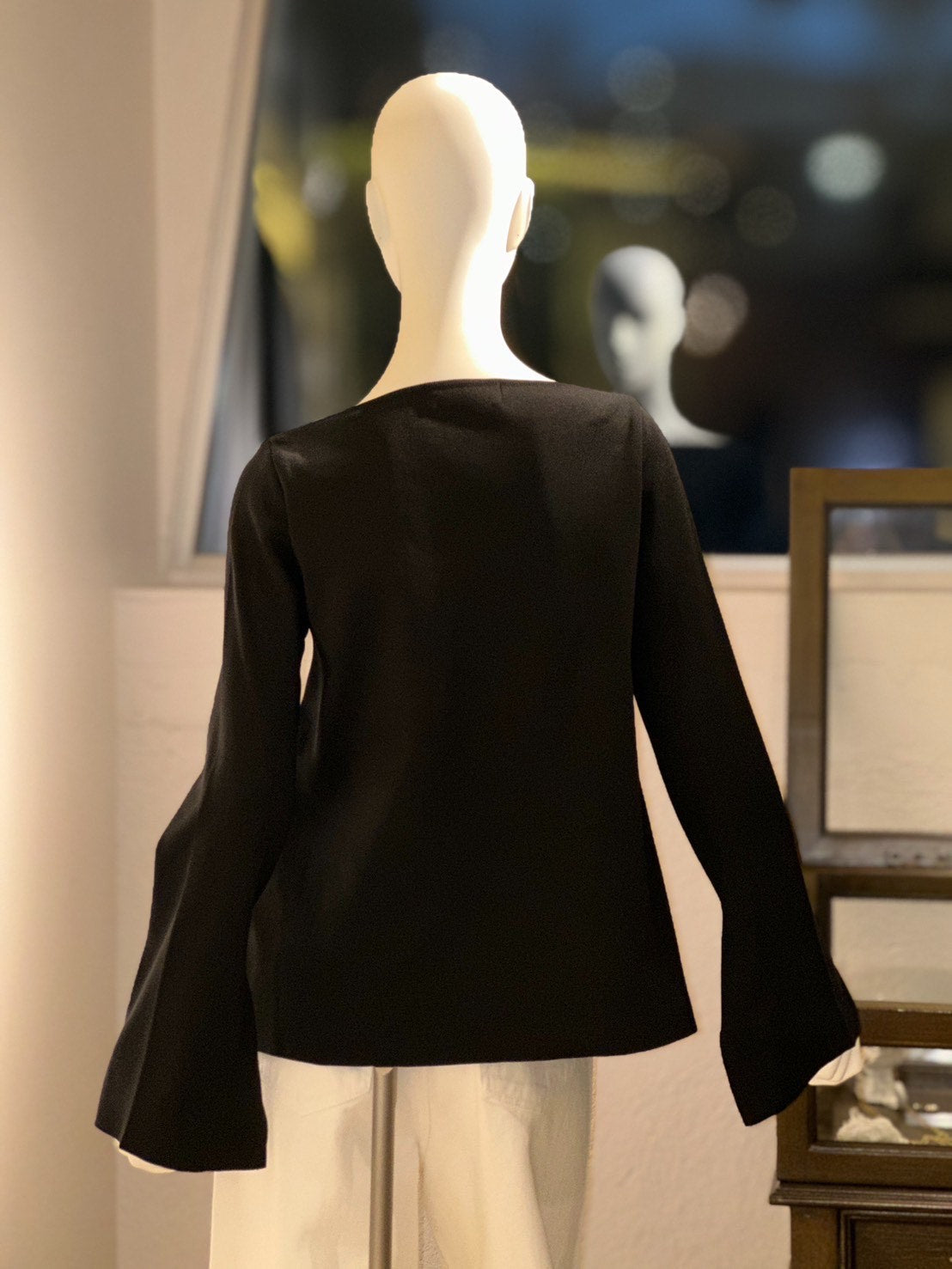 フィットテックボートネックニット