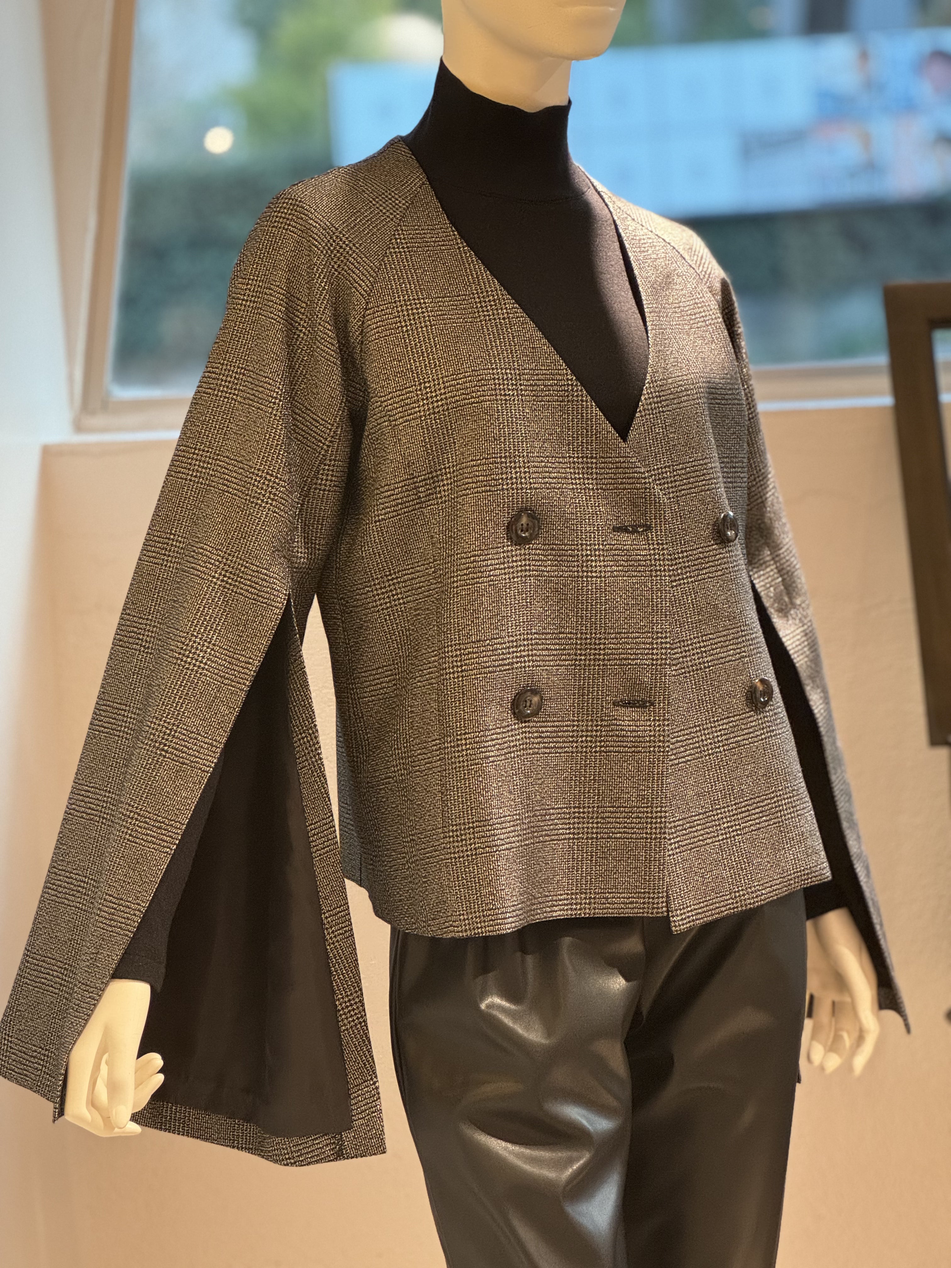 ラメ袖スリットジャケット(ブラックゴールド)