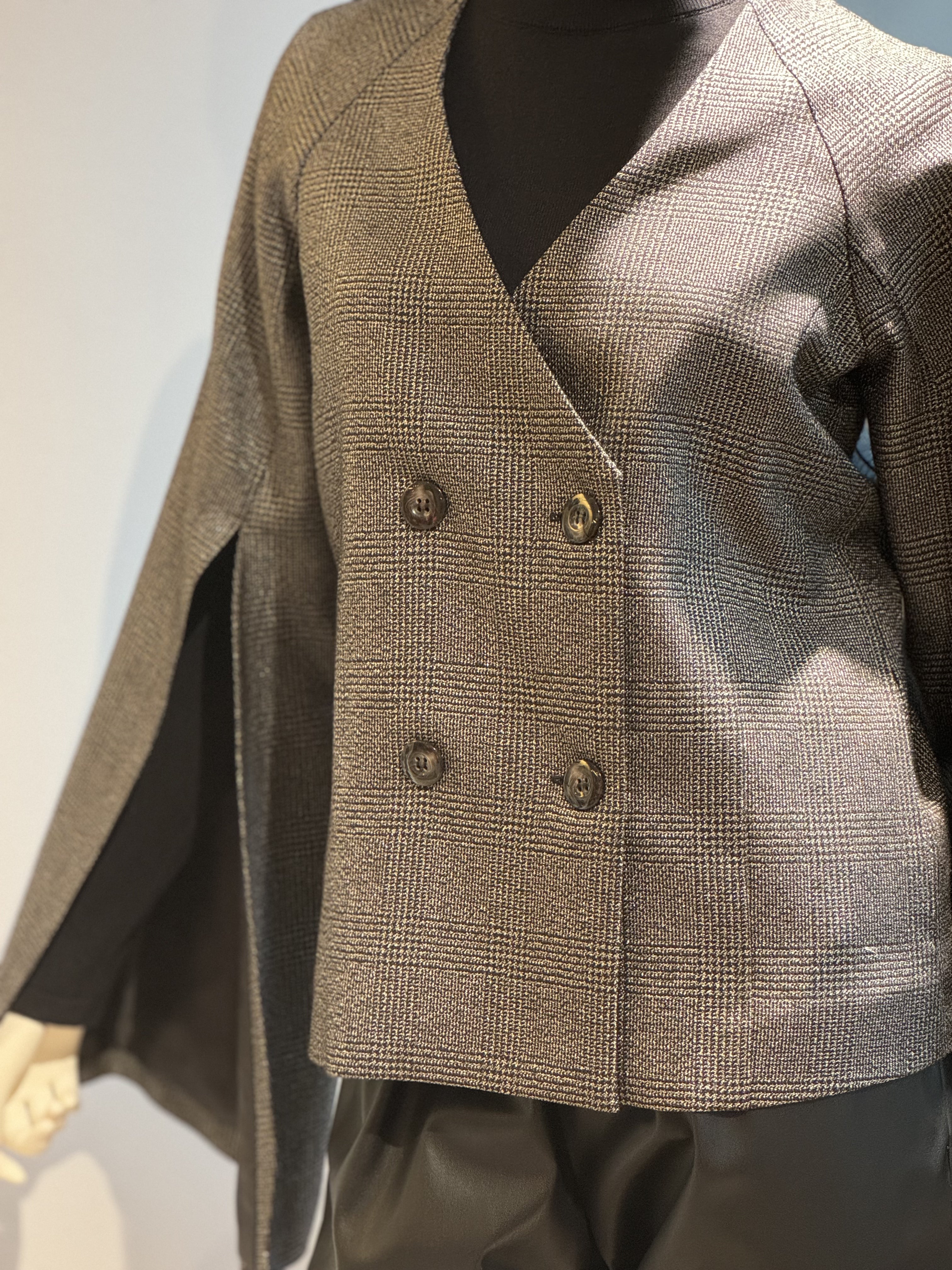 ラメ袖スリットジャケット(ブラックゴールド)