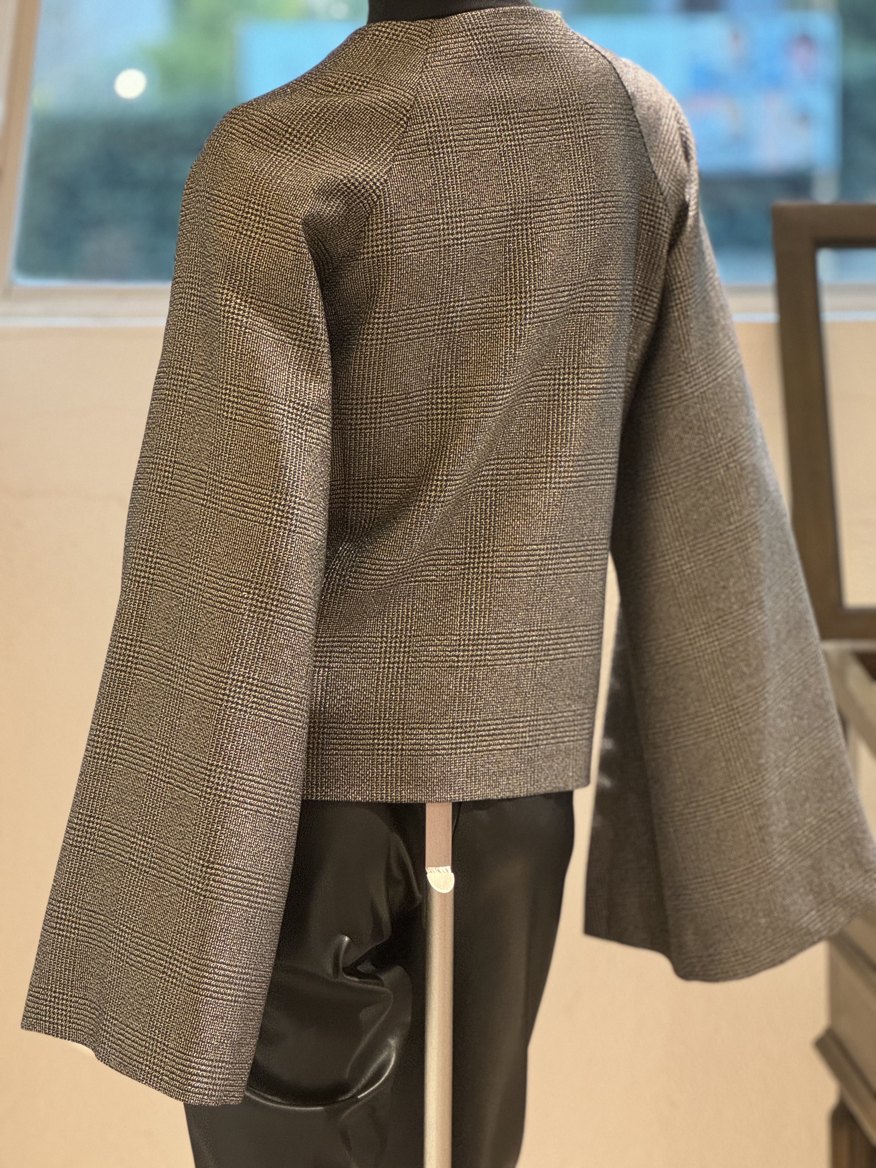 ラメ袖スリットジャケット(ブラックゴールド)