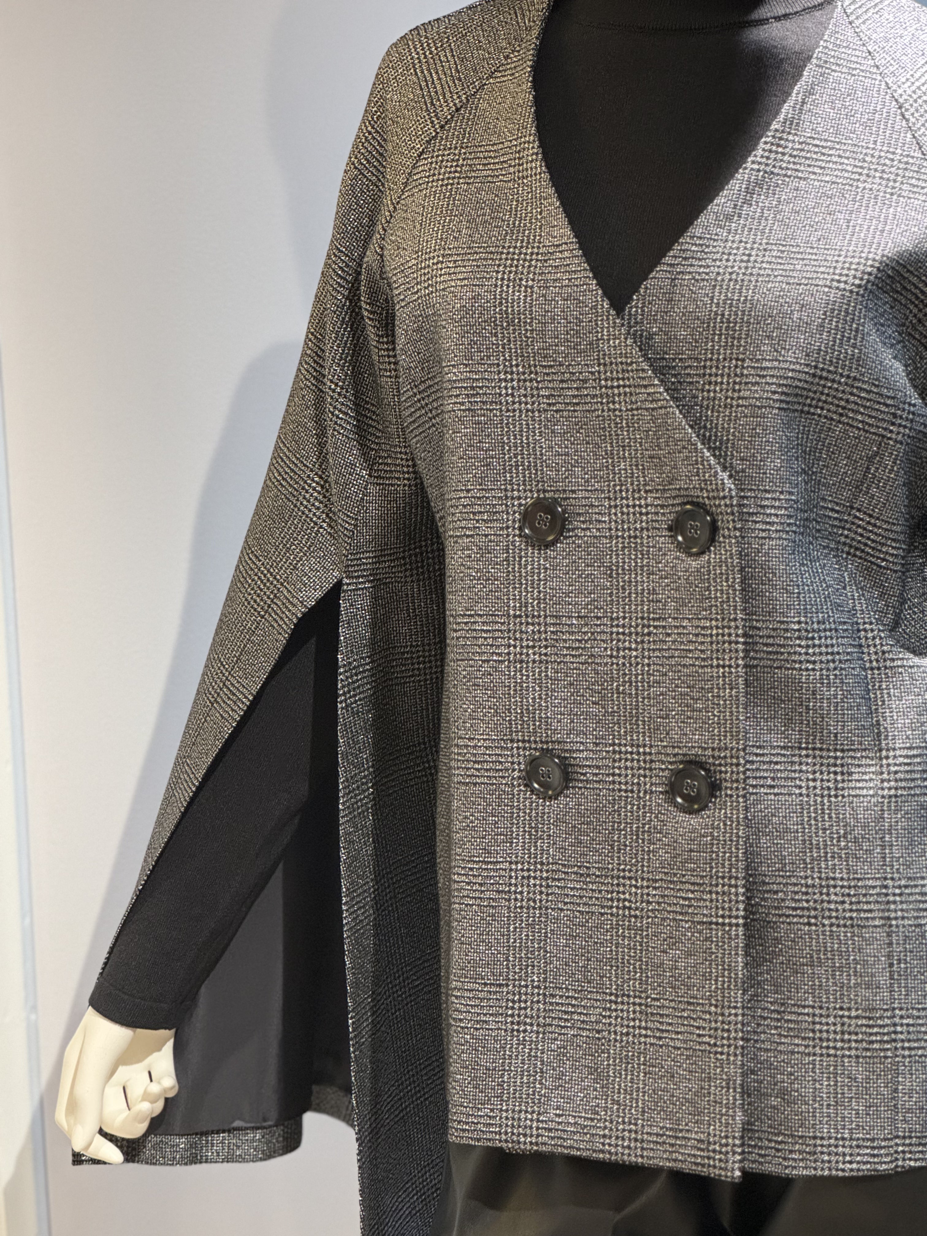 ラメ袖スリットジャケット(ブラックシルバー)