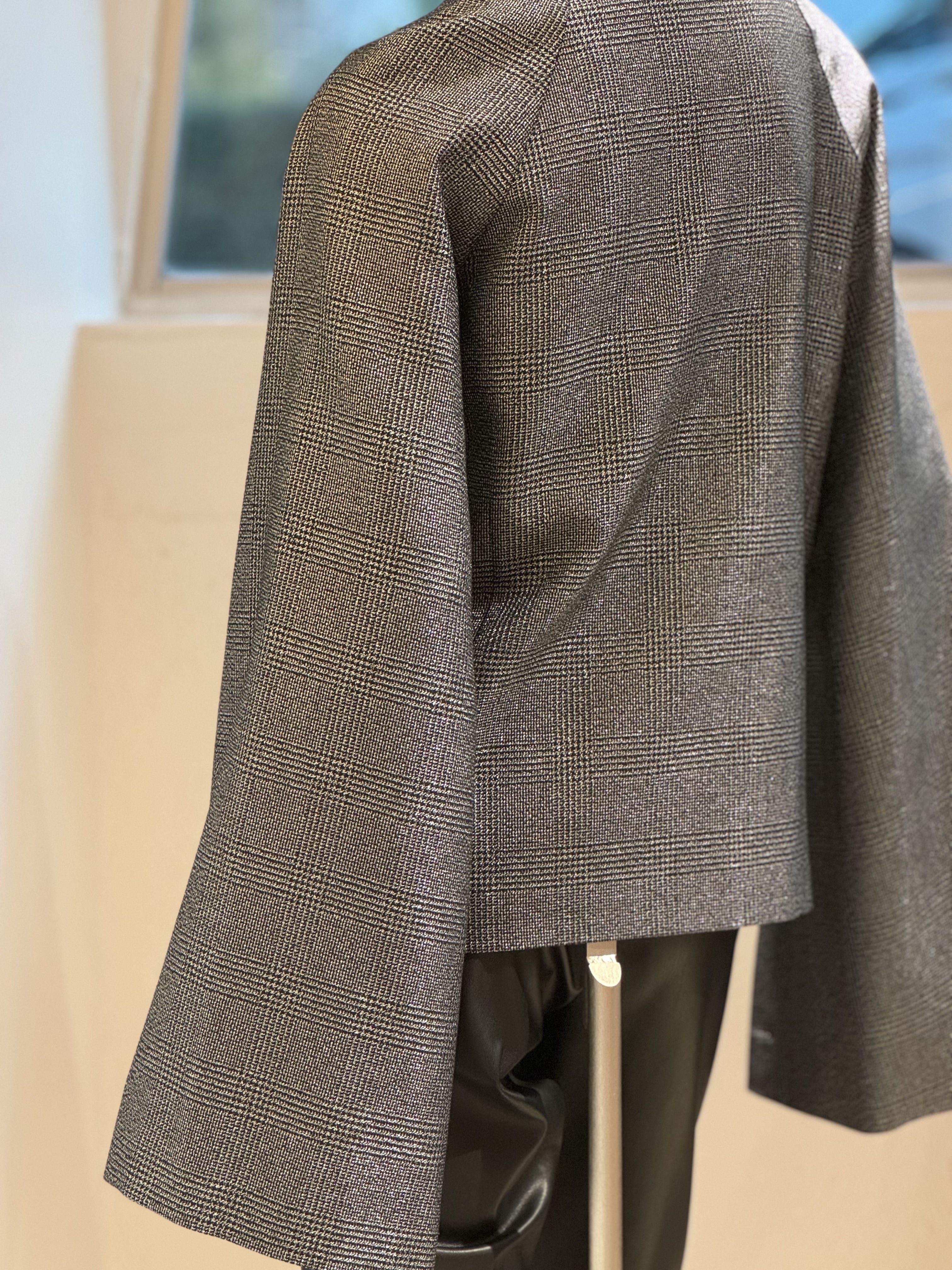 ラメ袖スリットジャケット(ブラックシルバー)