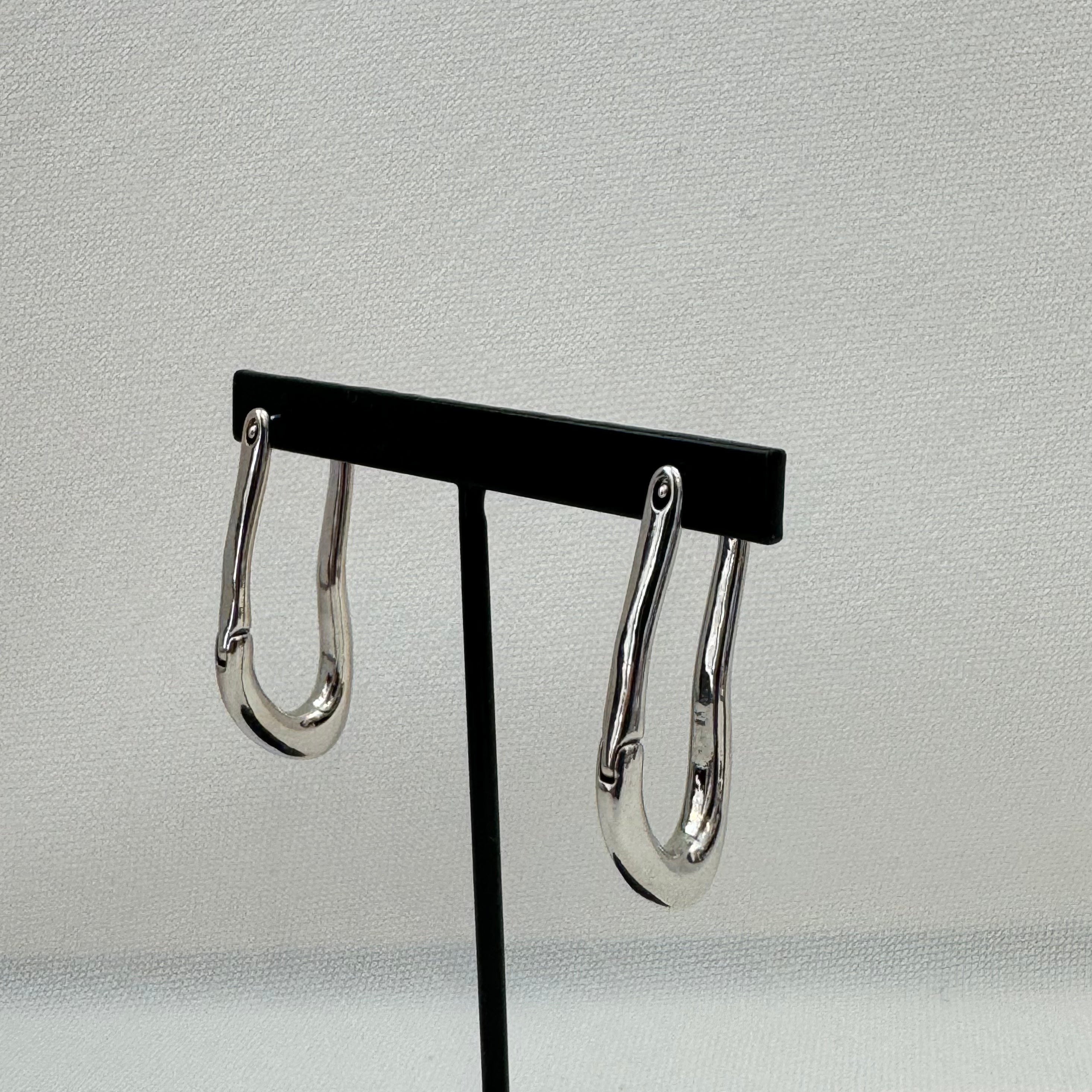 オーバルフープピアス