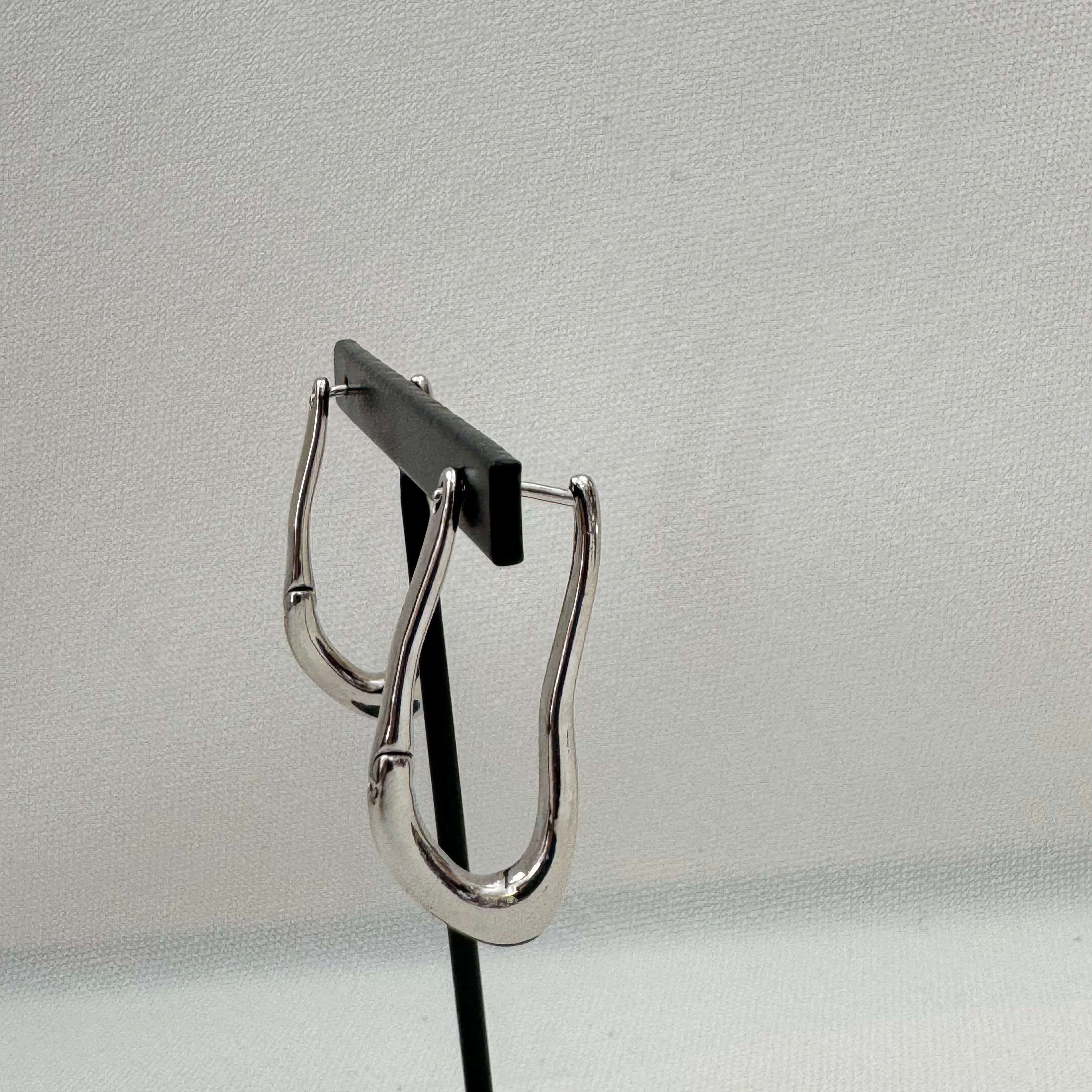 オーバルフープピアス