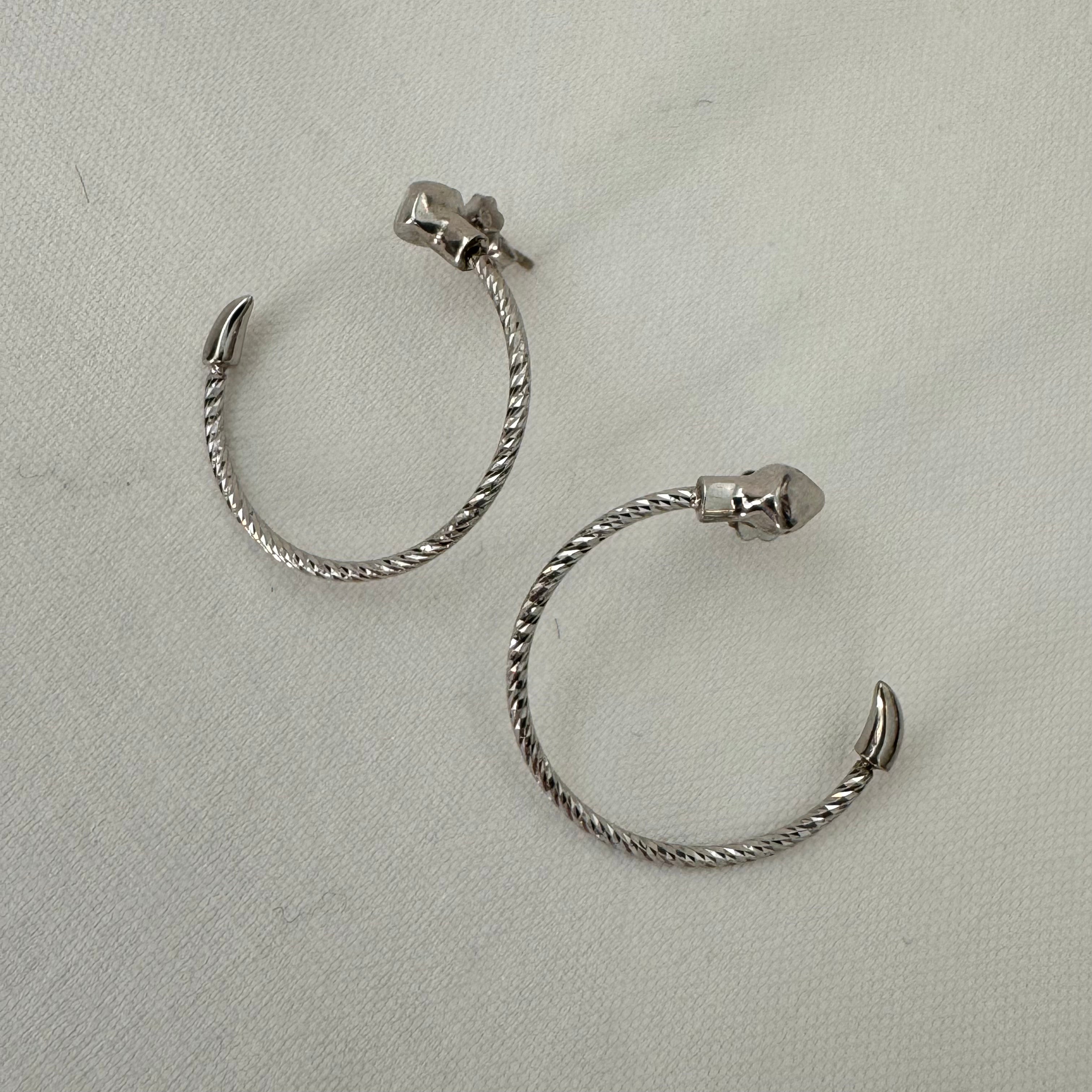イタリースネークピアス