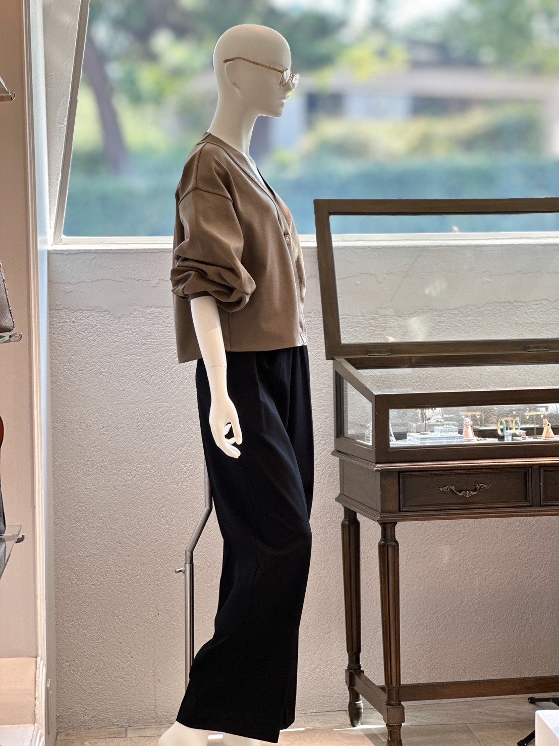 【コーデセット】ショートカーディガン(トープ)×ワイドパンツ(ブラック)