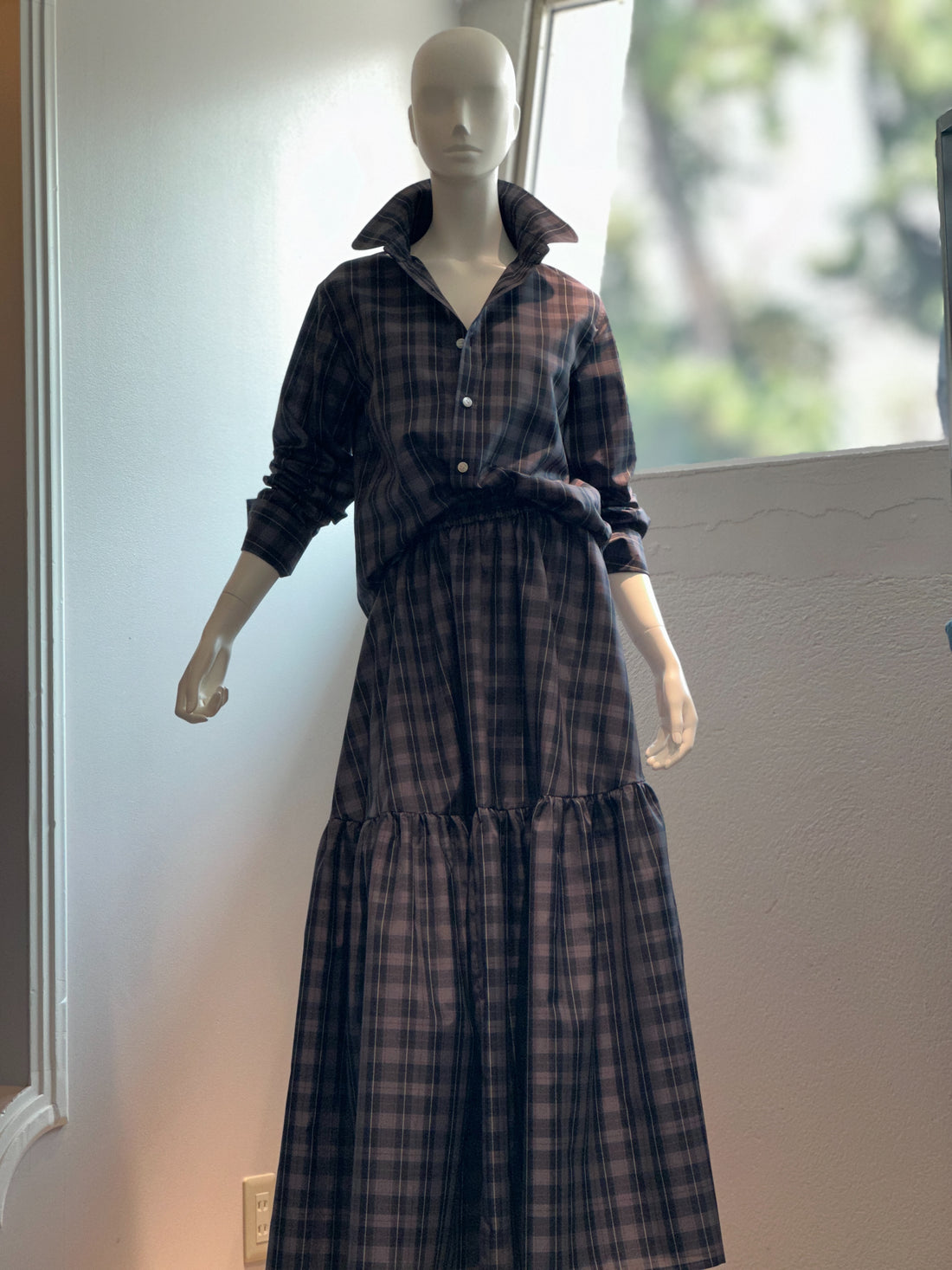 【コーデセット】ラウンドカラーシャツ(ブラック×グレー)×チェックティアードスカート(ブラック×グレー)