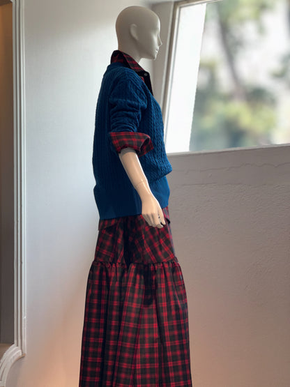 【コーデセット】ケーブルニットVネック(ブルーグリーン)×ラウンドカラーシャツ(レッド×ブラック)×チェックティアードスカート(レッド×ブラック)