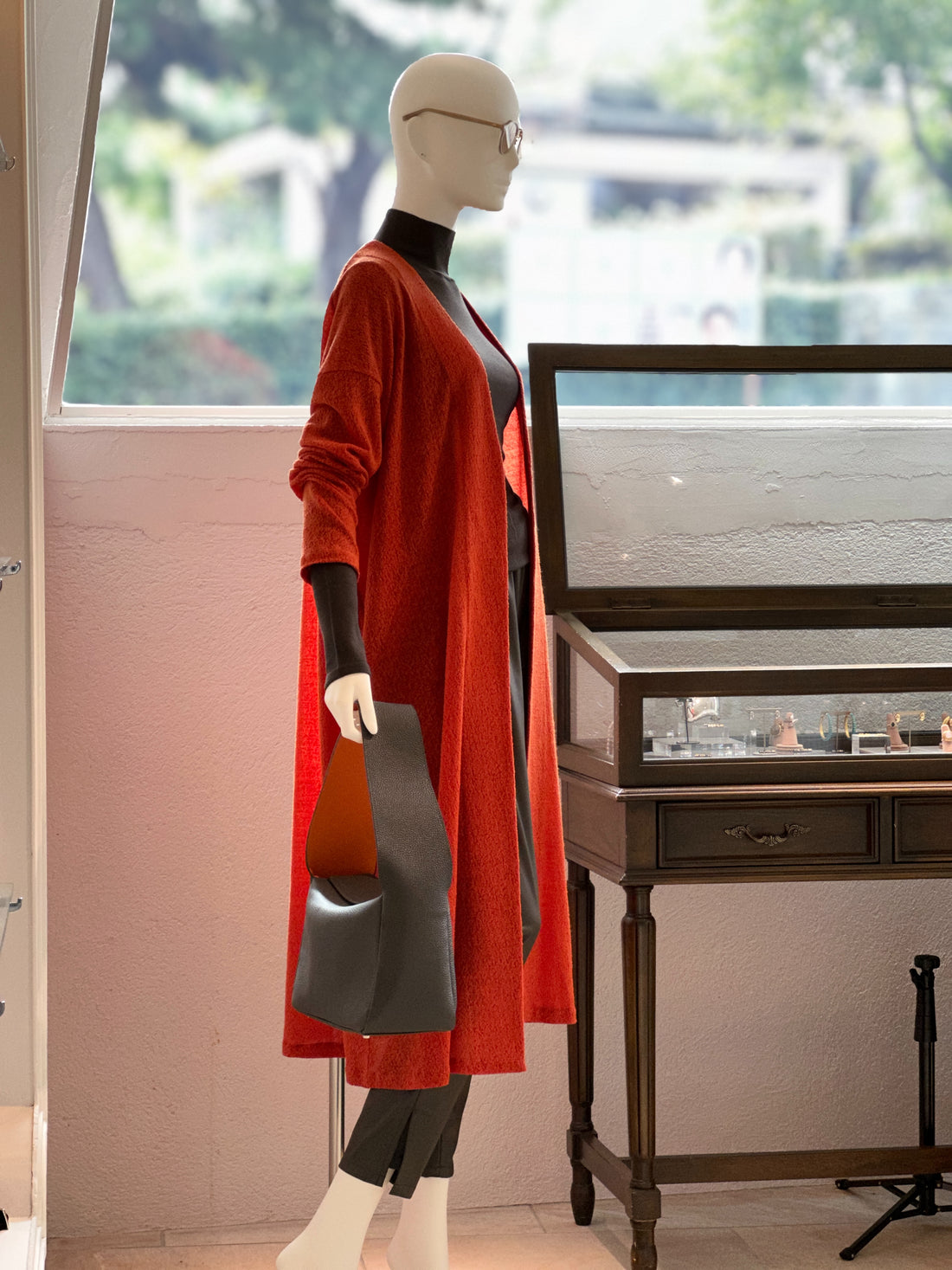 【コーデセット】ニットカットロングカーディガン×バラライカハイネックニット×フェイクレザースリットジョガーパンツ