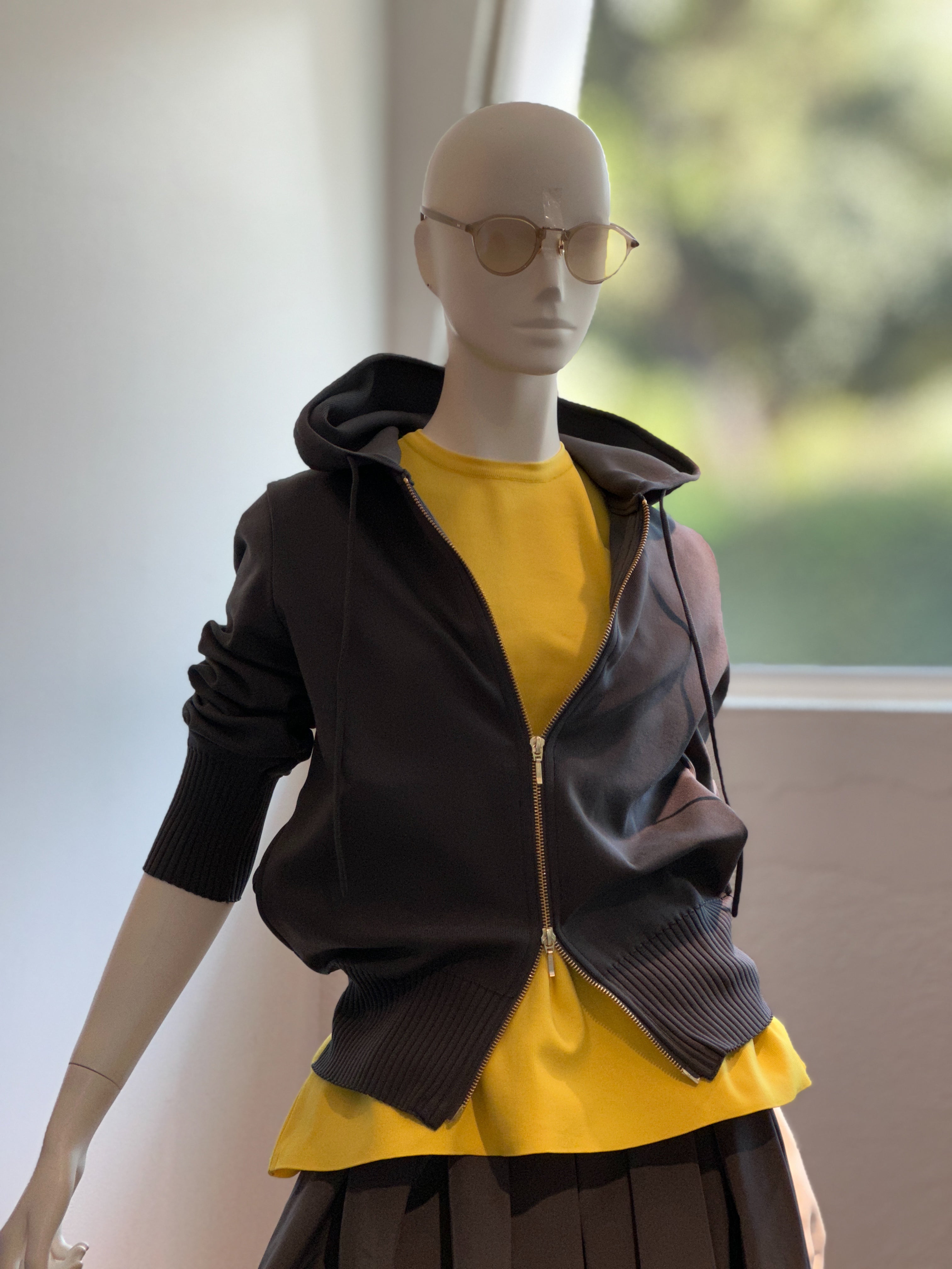 【コーデセット】フィットテックパーカー (グレー)×クルーネックAラインニット(イエロー)×ボックスフレアスカート(グレー)
