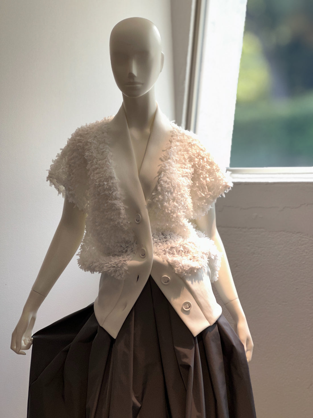 【コーデセット】リボンニットベスト(ホワイト)×ボックスフレアスカート(グレー)