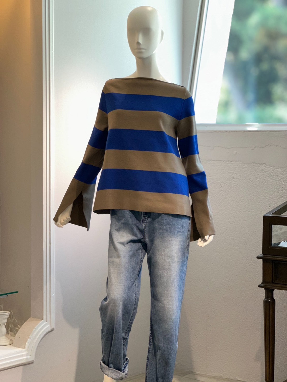 フィットテックボートネックニット(トープ×ロイヤルブルー)