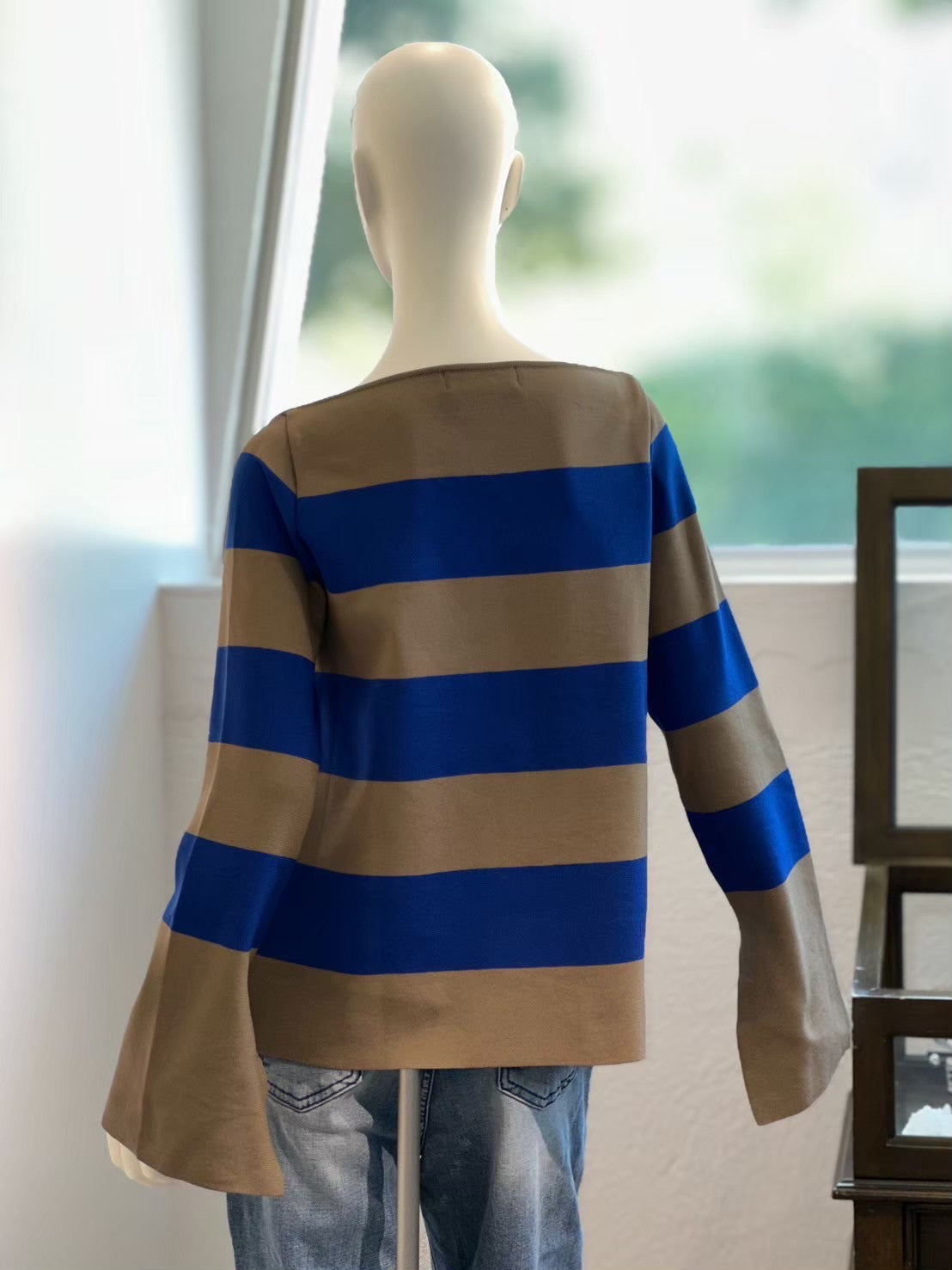 フィットテックボートネックニット(トープ×ロイヤルブルー)