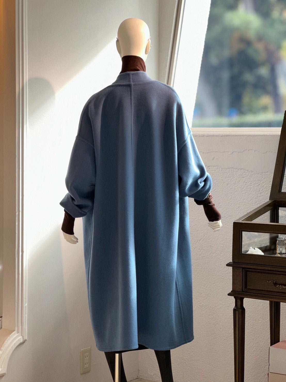 ノーカラーウールカシミヤコート(ブルー) – stylist-kurakuen