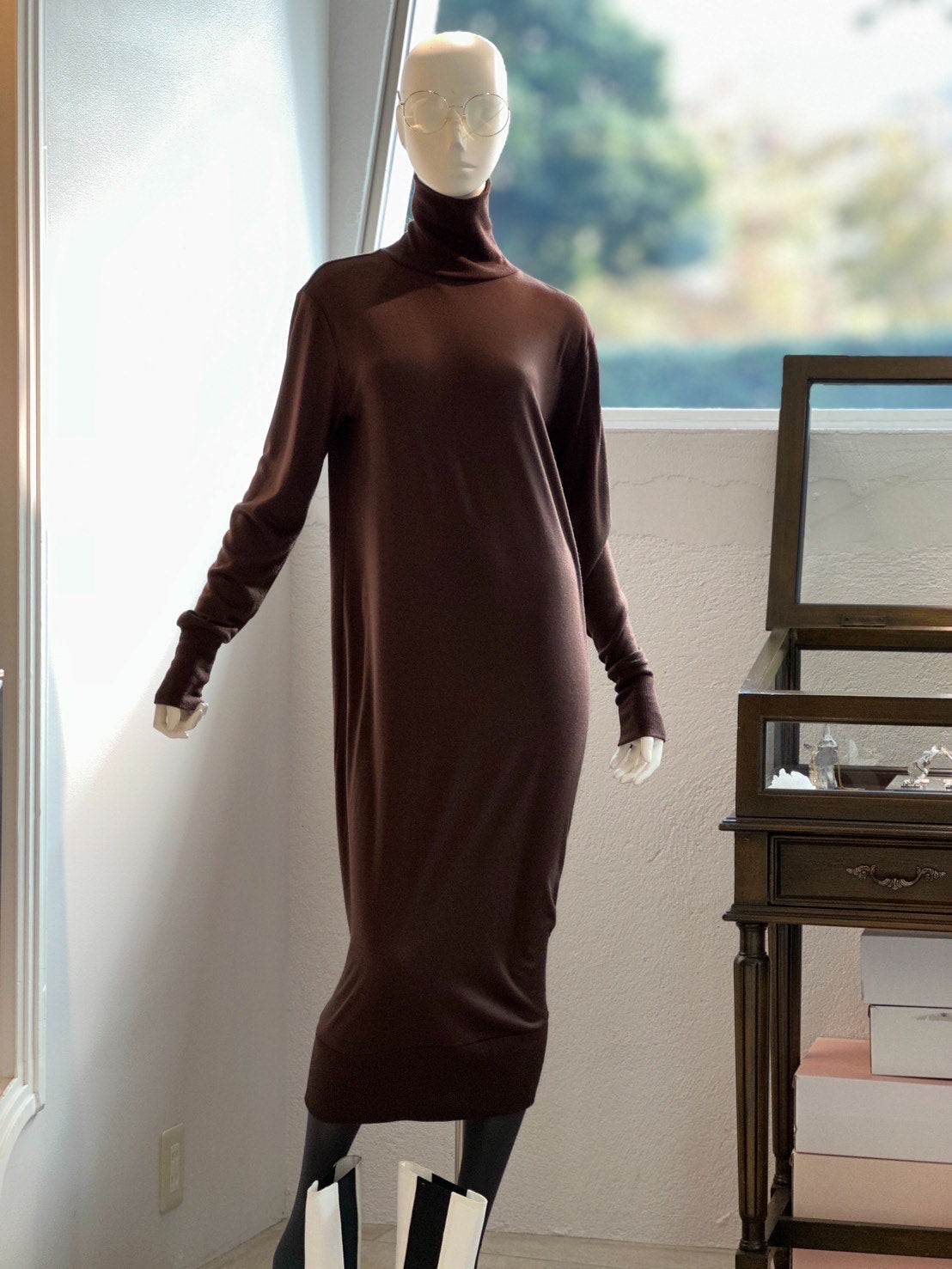 ニットカットタートルロングワンピース（ダークブラウン） – stylist