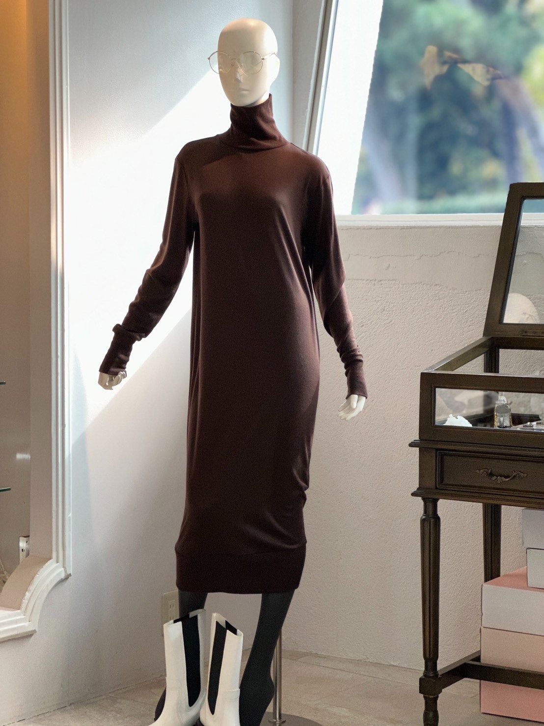 ニットカットタートルロングワンピース（ダークブラウン） – stylist