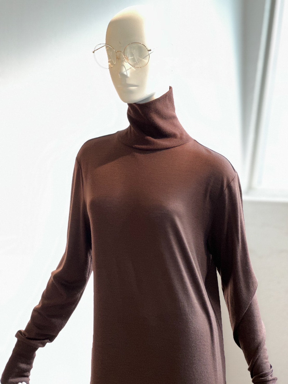 ニットカットタートルロングワンピース（ダークブラウン） – stylist