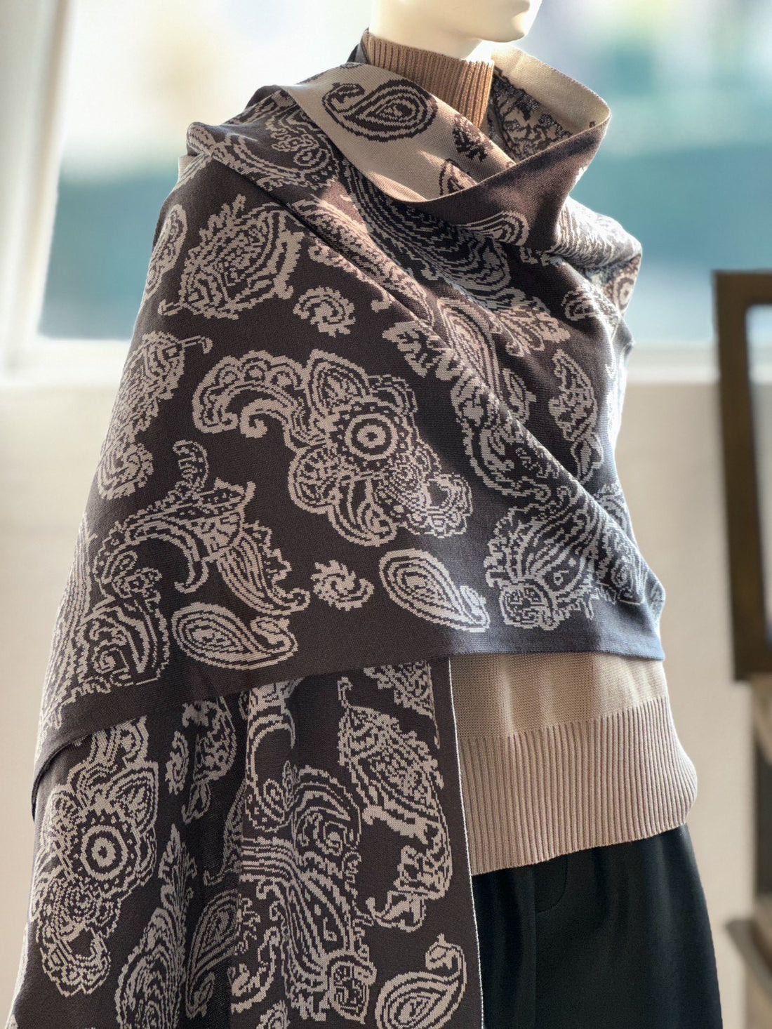 ペイズリーロングストール（ダークグレー×グレー）