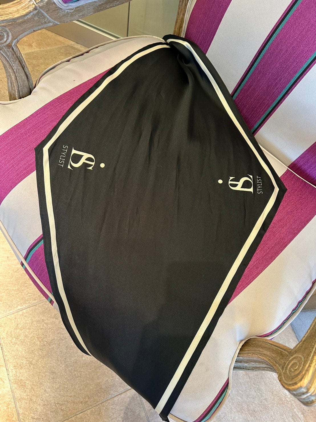 スタイリストロゴスカーフ