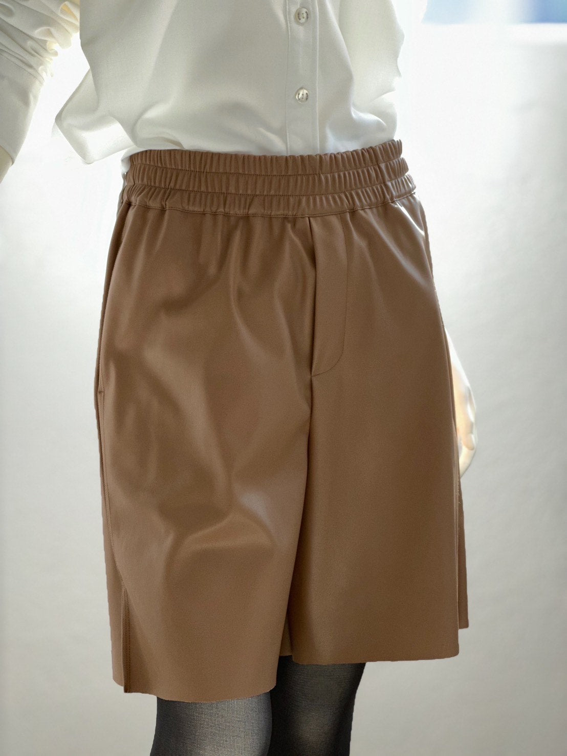 フェイクレザーハーフパンツ