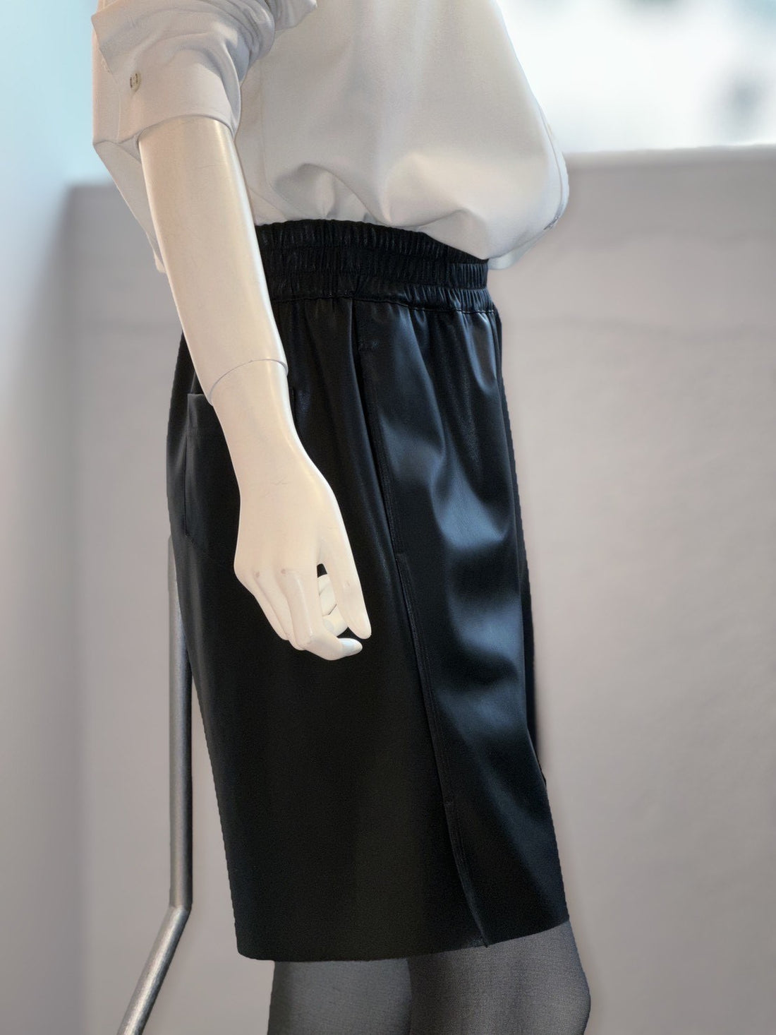 フェイクレザーハーフパンツ
