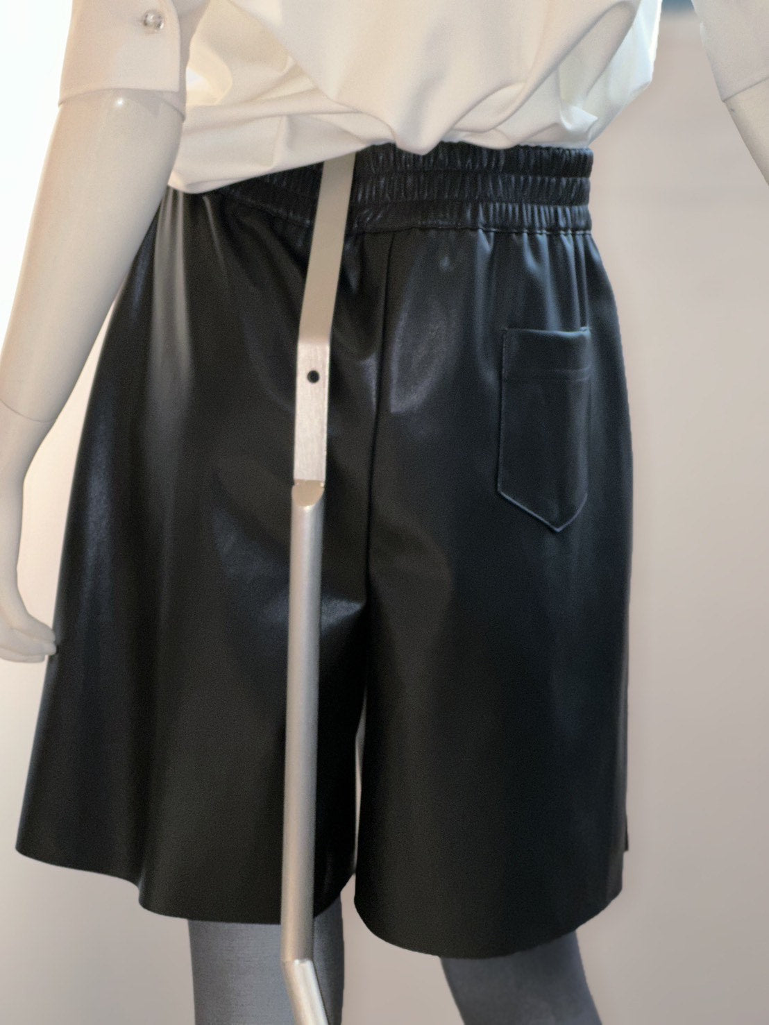 フェイクレザーハーフパンツ