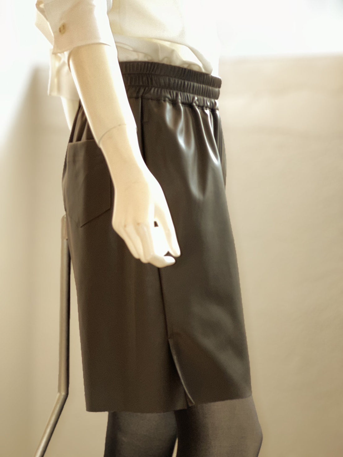 フェイクレザーハーフパンツ（トープ）