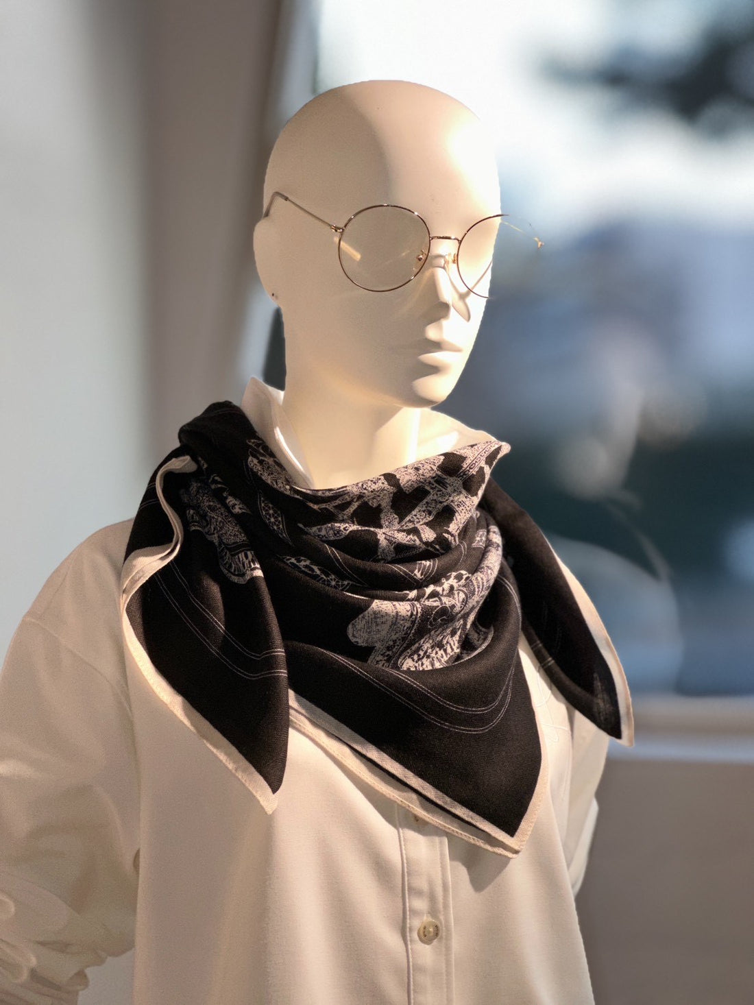 スカーフ（モノクロホース）